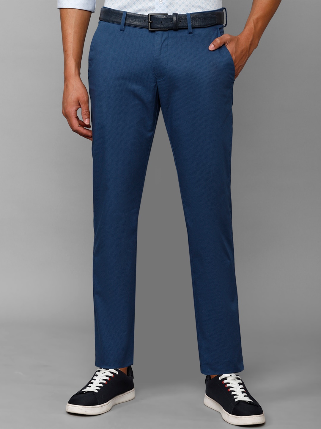 

Allen Solly Sport Men Textured Slim Fit Trousers, Navy blue