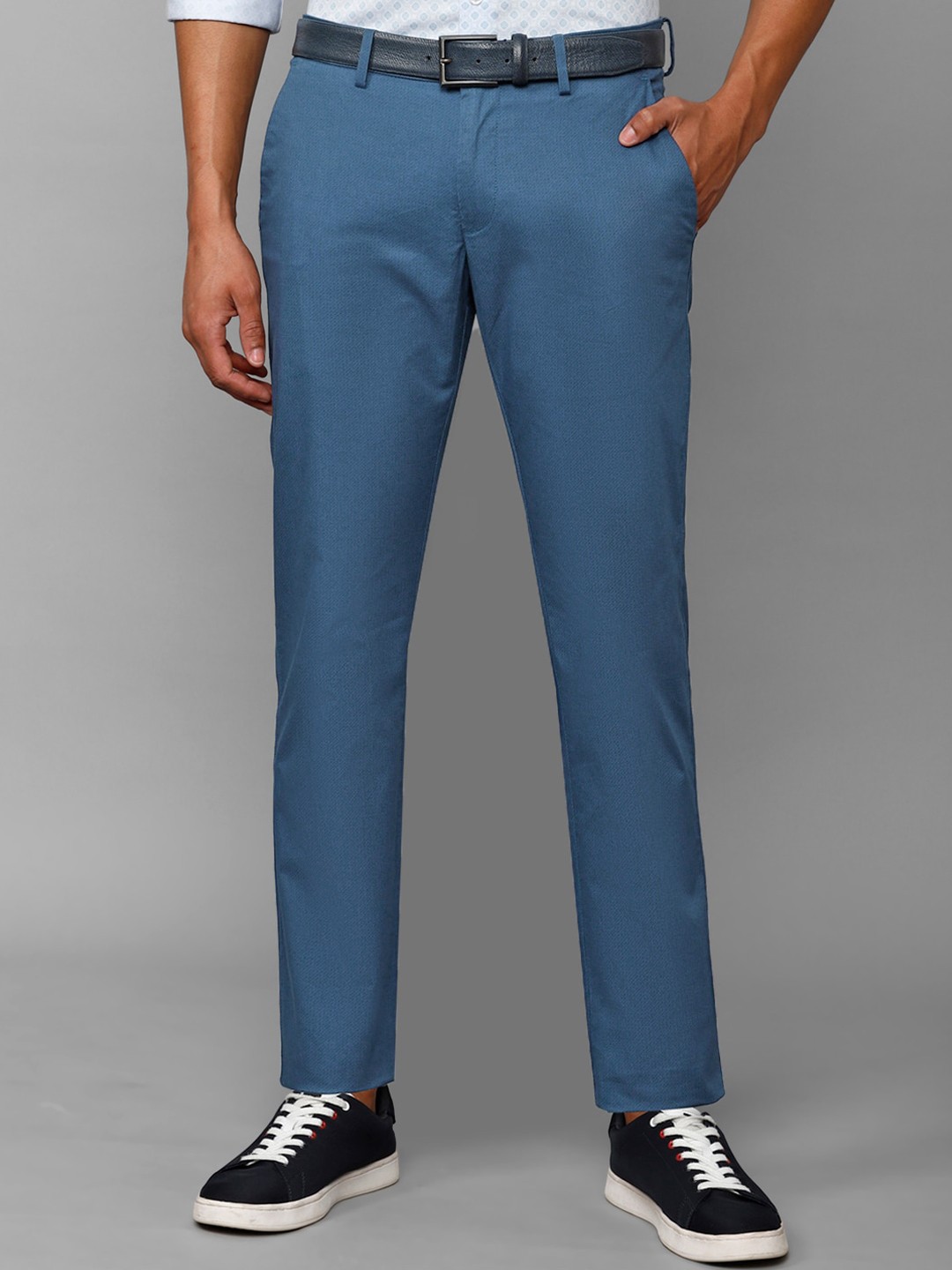 

Allen Solly Sport Men Textured Slim Fit Trouser, Navy blue