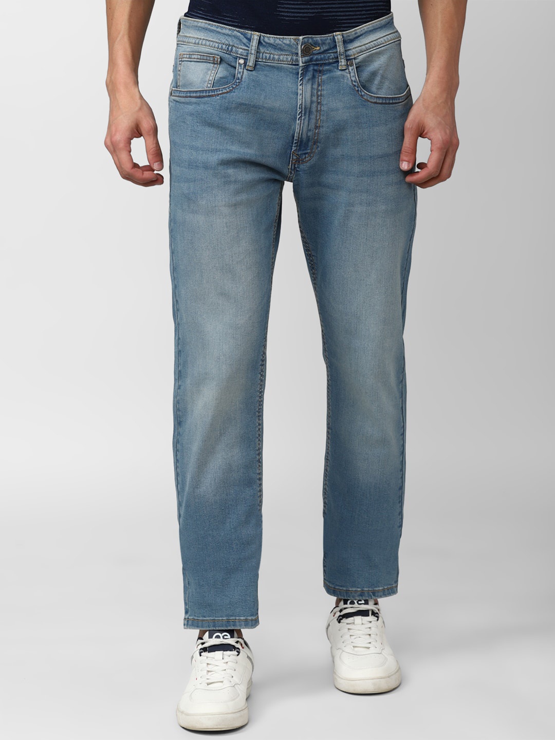 

Peter England Casuals Men Relaxed Fit Heavy Fade Jeans, Blue