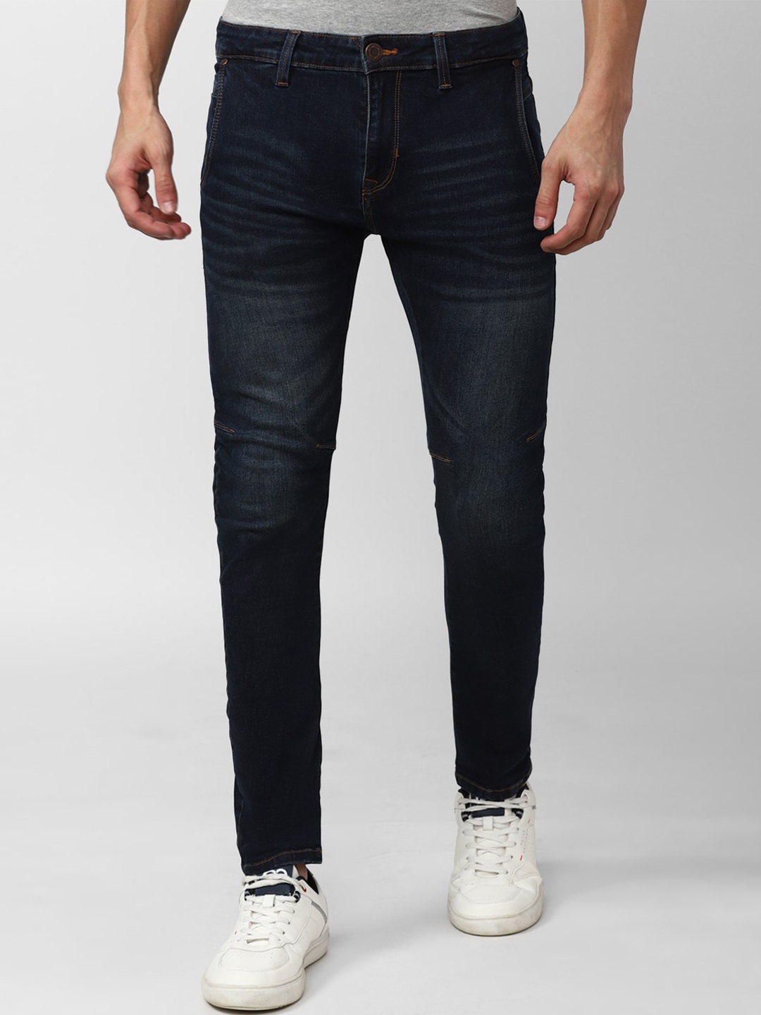 

Peter England Casuals Men Solid Slim Fit Light Fade Jeans, Navy blue