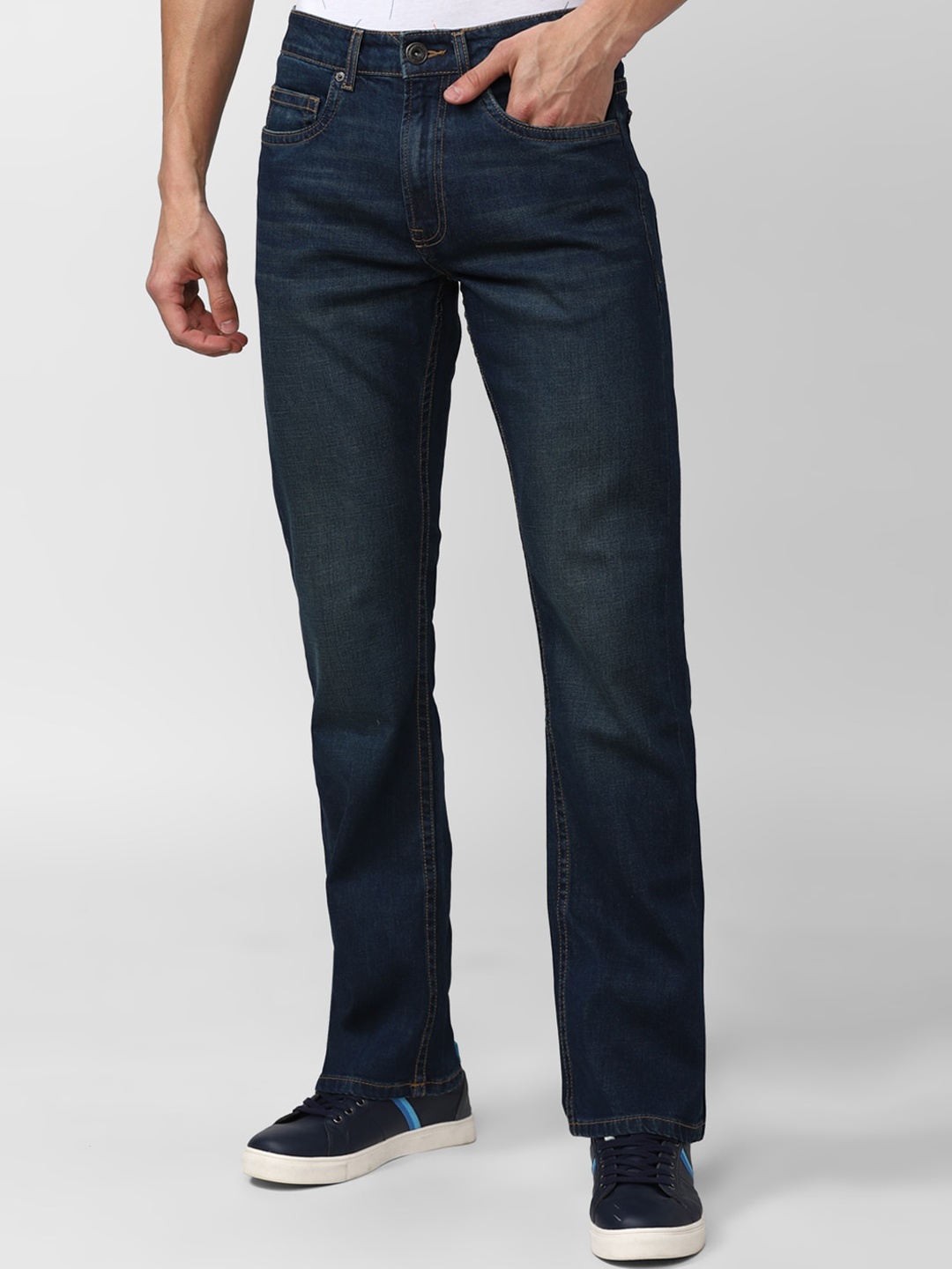 

Peter England Casuals Men Solid Slim Fit Light Fade Jeans, Navy blue