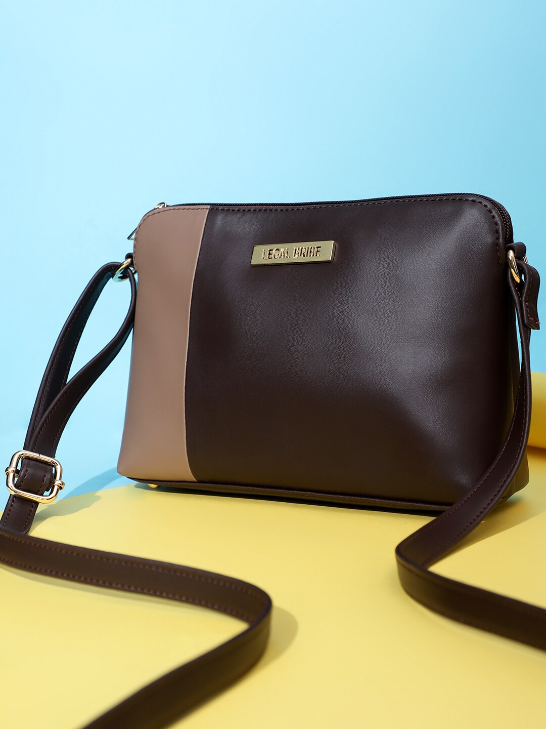

LEGAL BRIBE Structured Shoulder Bag with Tasselled, Brown
