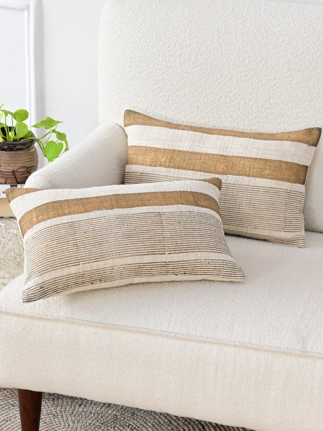 

Art Avenue White & Brown Striped Rectangle Cushion Covers