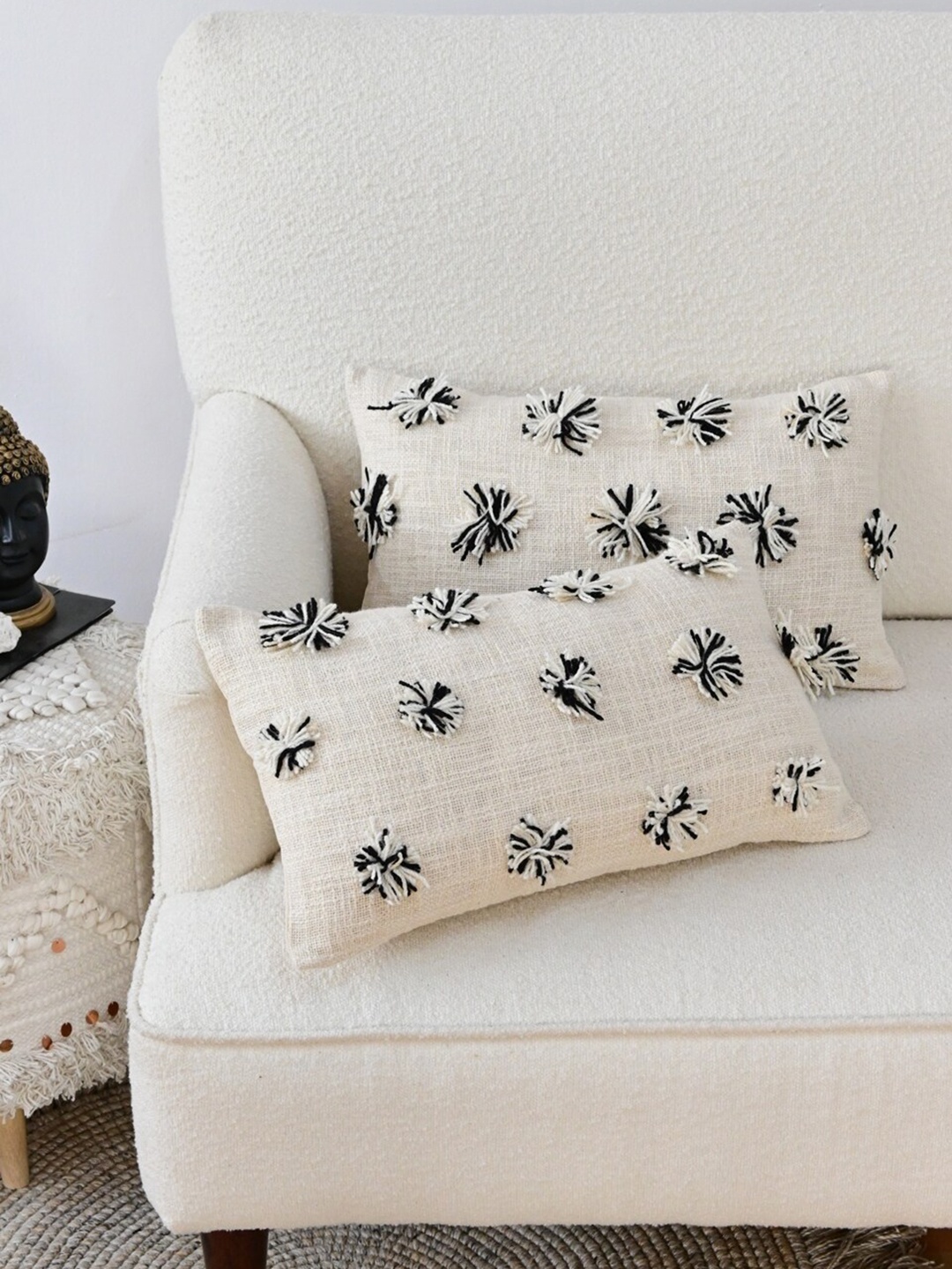 

Art Avenue White & Black Floral Rectangle Cushion Covers