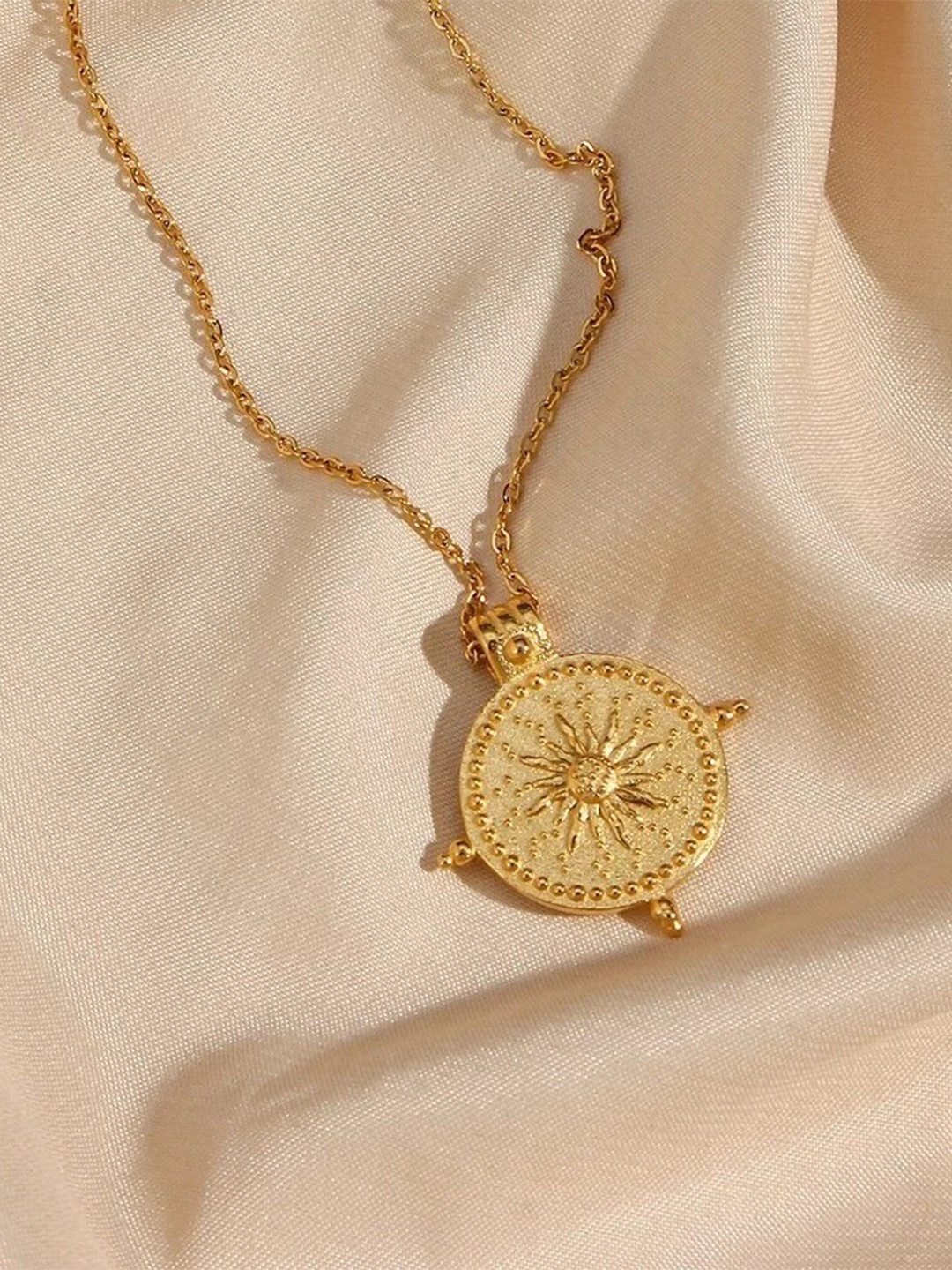 

Inaya Gold-Plated Necklace