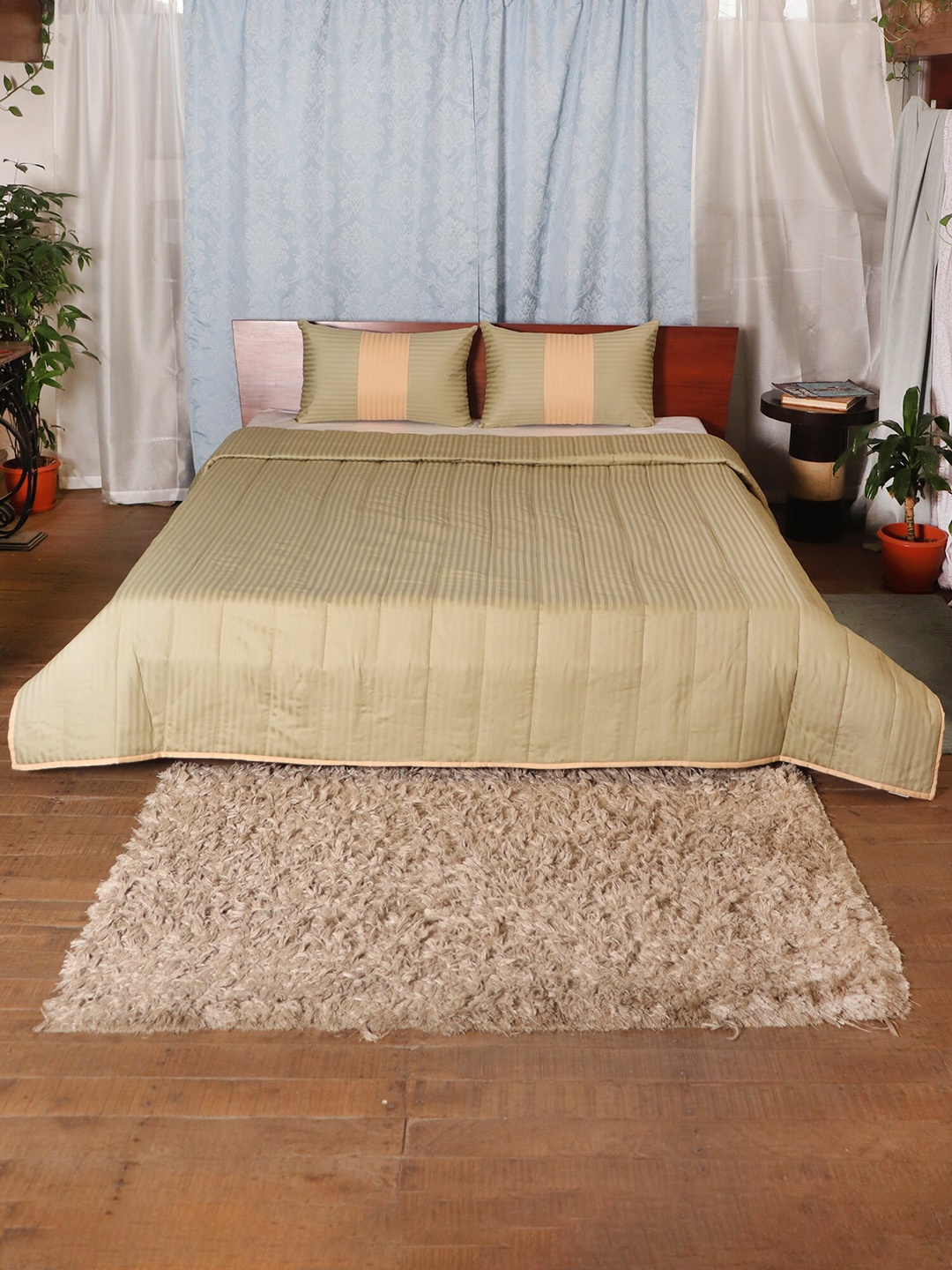 

ZEBA Striped Mild Winter 300 GSM Double Bed Quilt With Pillow Covers, Green