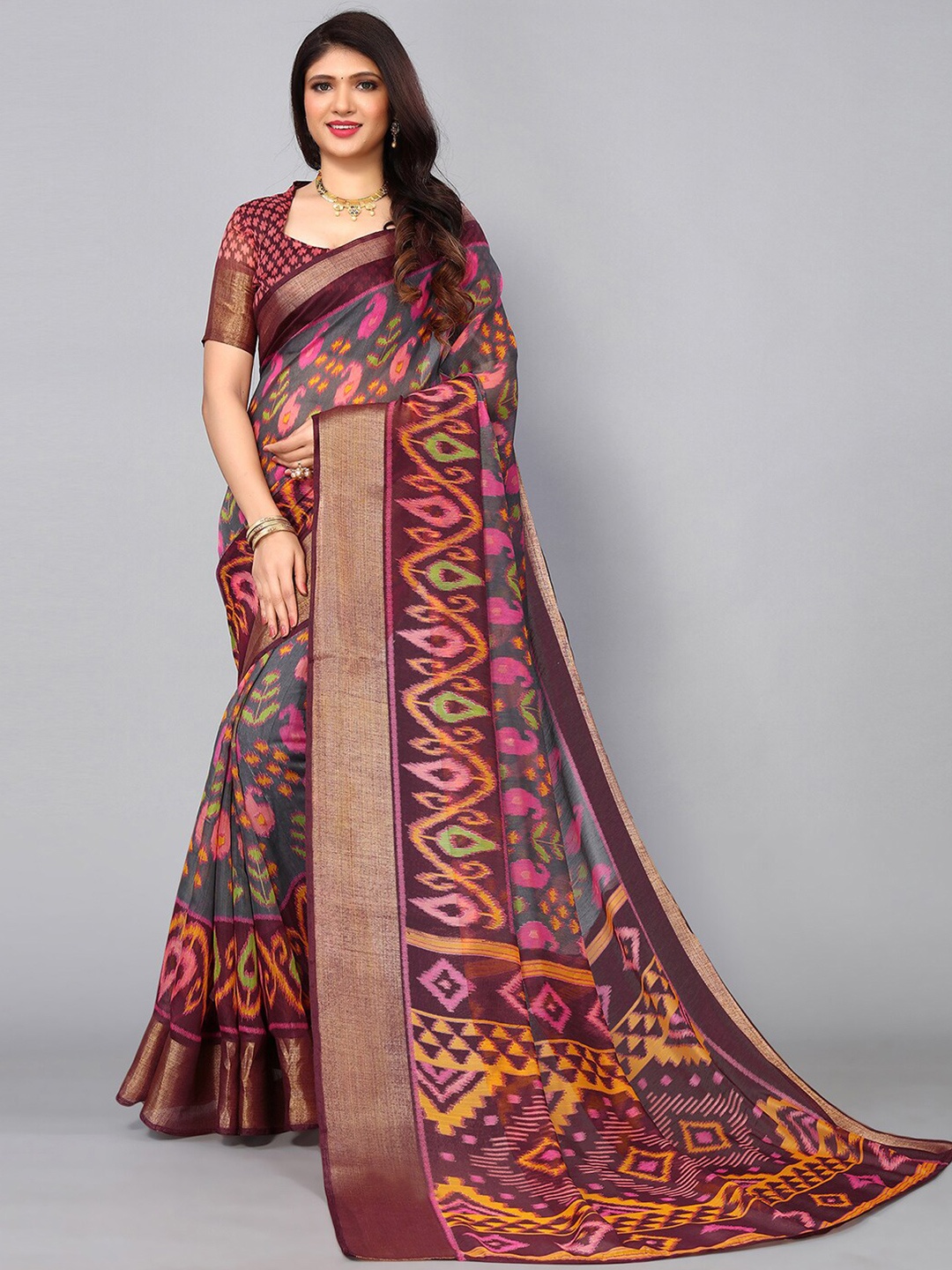 

KALINI Paisley Printed Zari Saree, Maroon