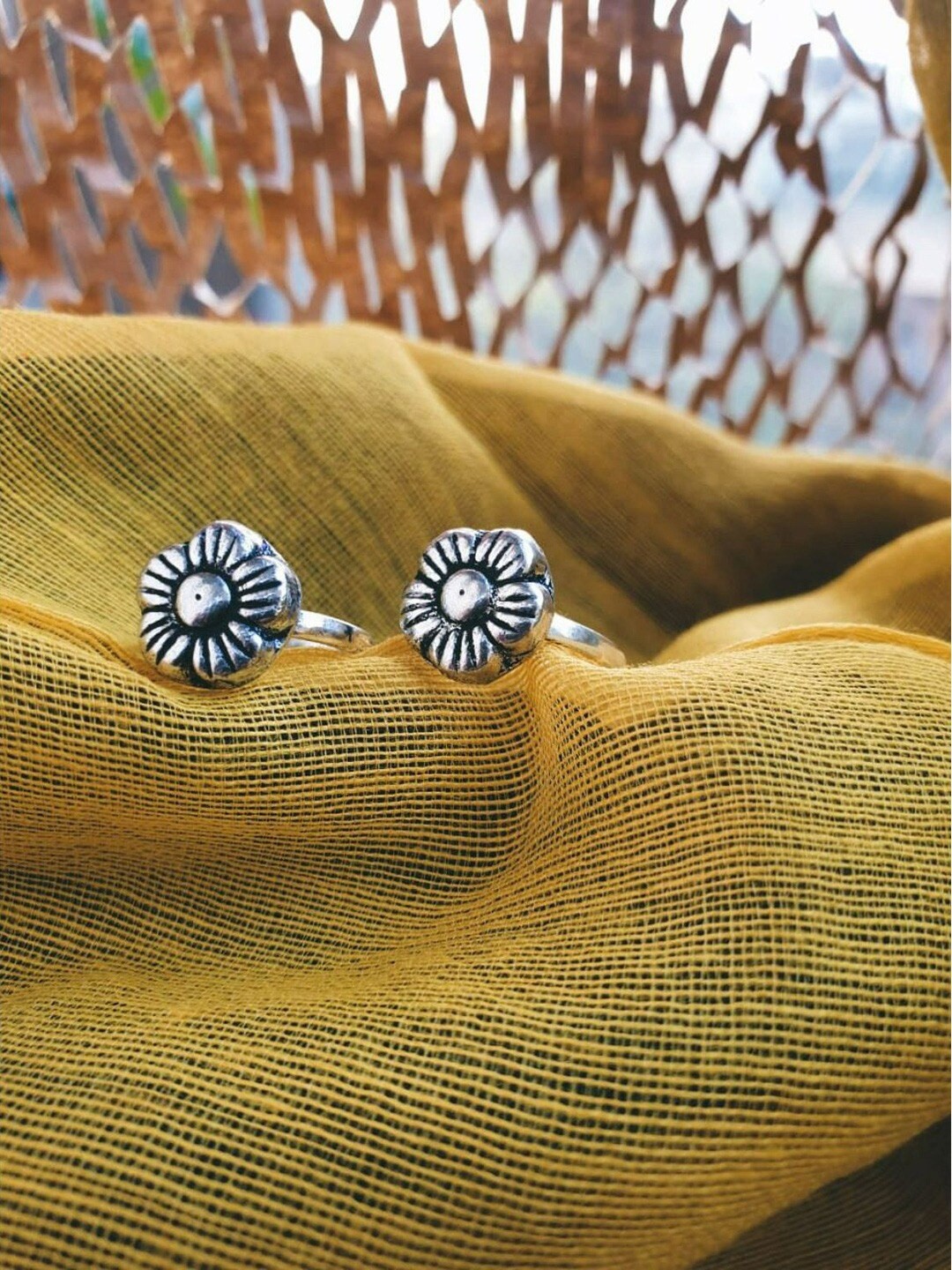 

FIROZA Set Of 2 Oxidised Floral Shaped Toe Rings, Silver