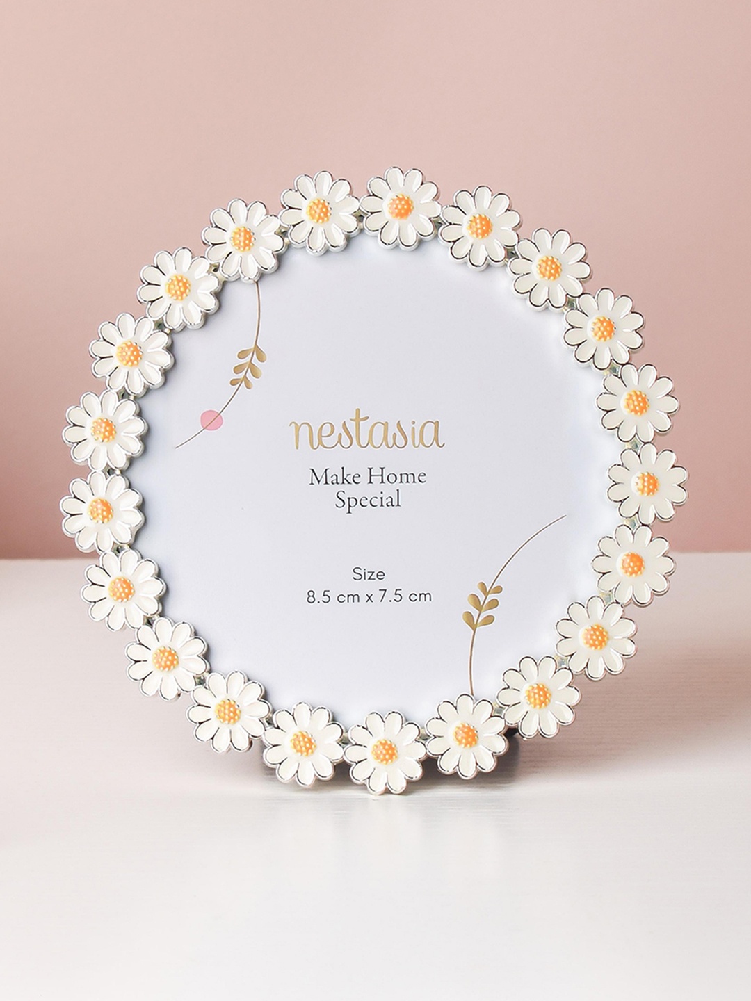 

Nestasia White Floral Patterned Round Photo Frame