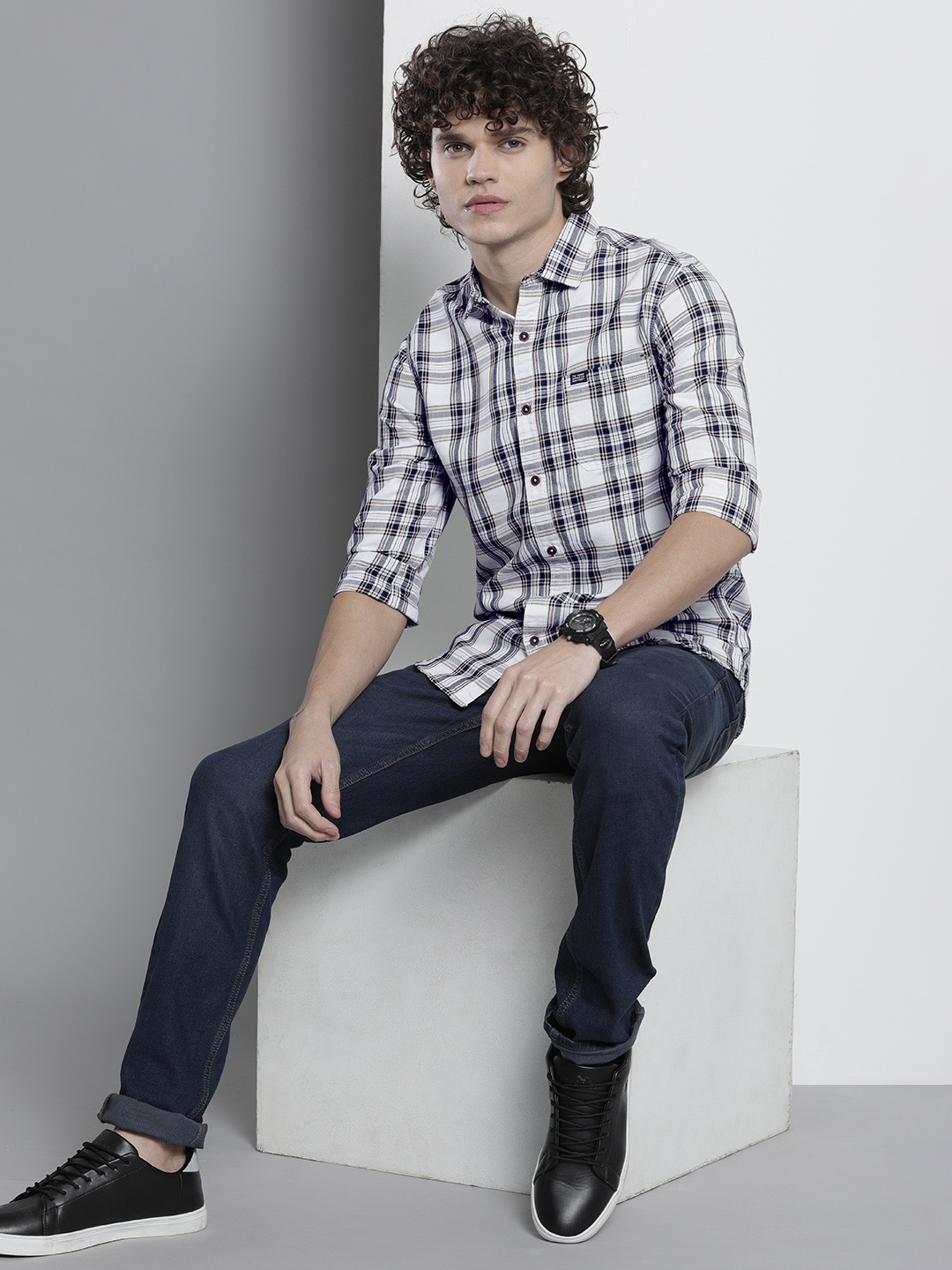 

The Indian Garage Co Men Checked Casual Shirt, White