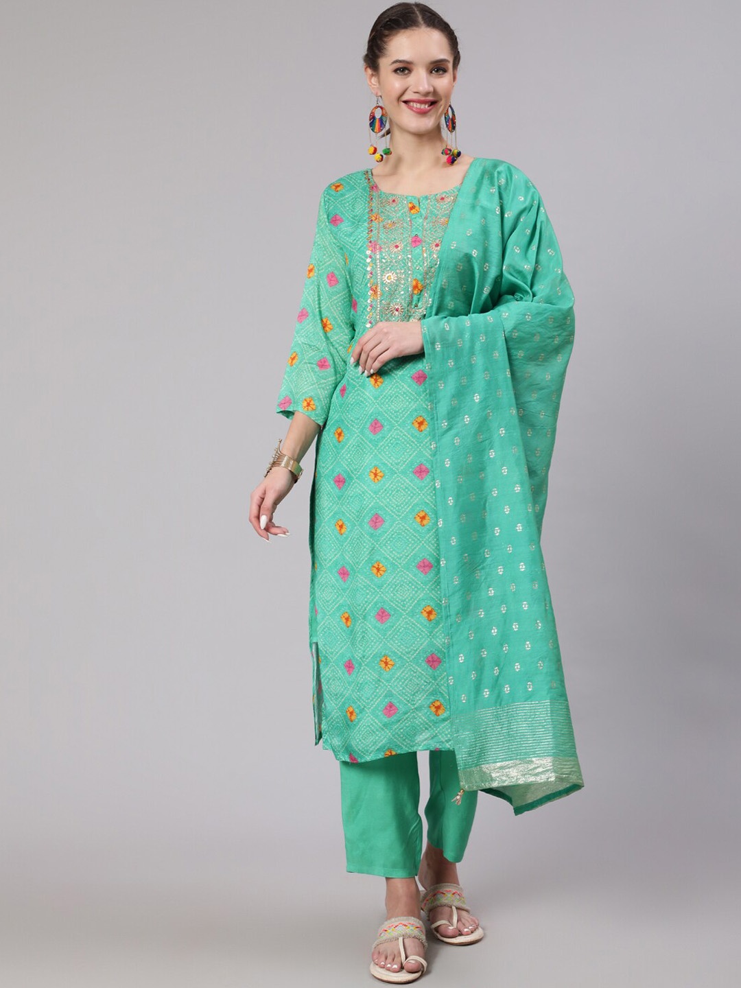 

Nehamta Women Green Bandhani Dyed Sequinned Kurta with Trousers & With Dupatta