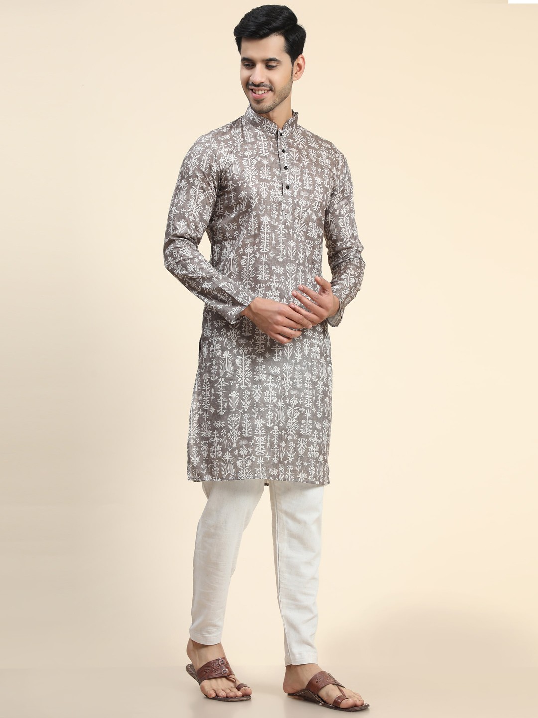 

Ekta Textiles Men Floral Printed Kurta with Pyjamas, Grey