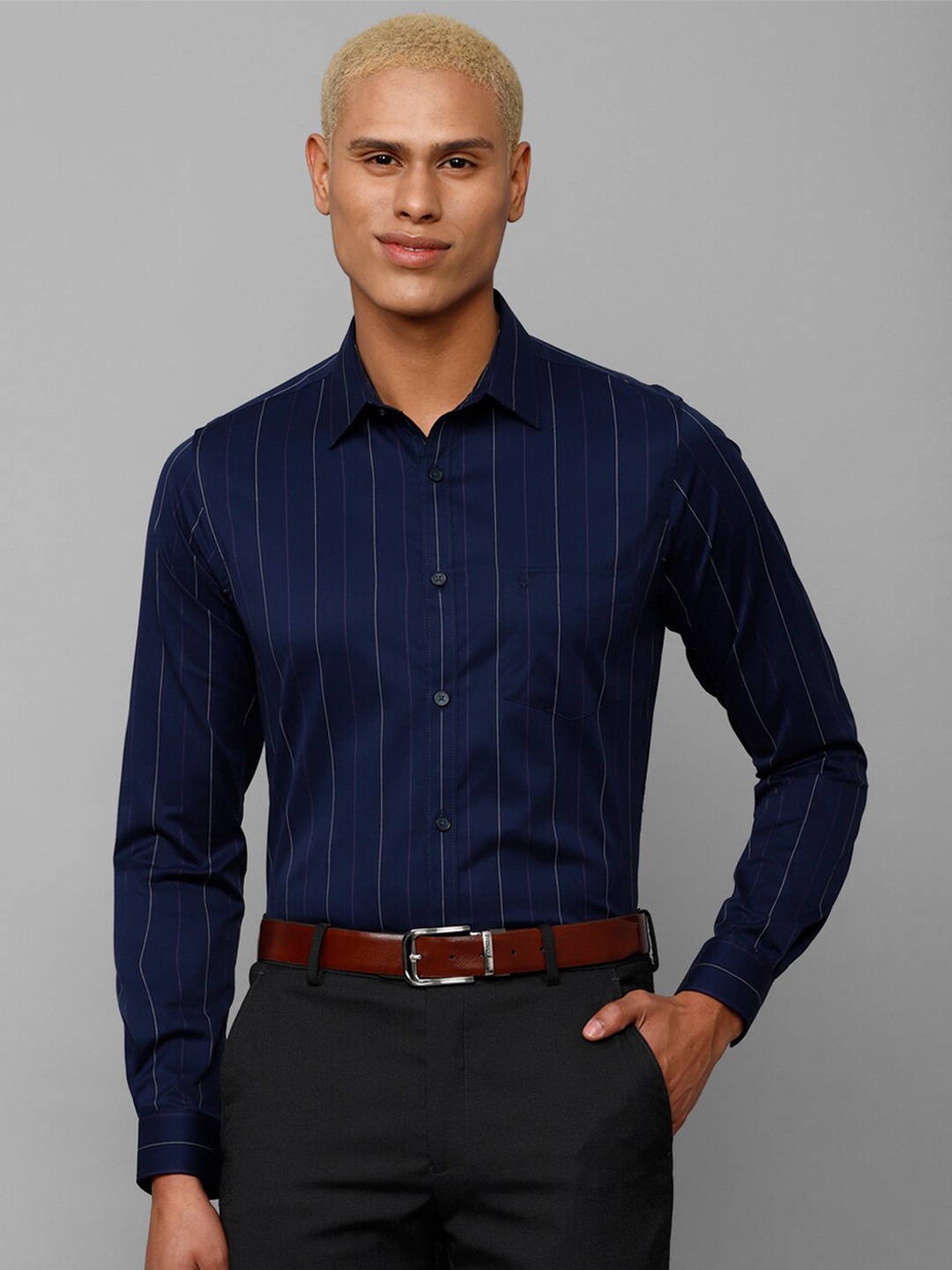 

Allen Solly Men Slim Fit Striped Pure Cotton Formal Shirt, Navy blue