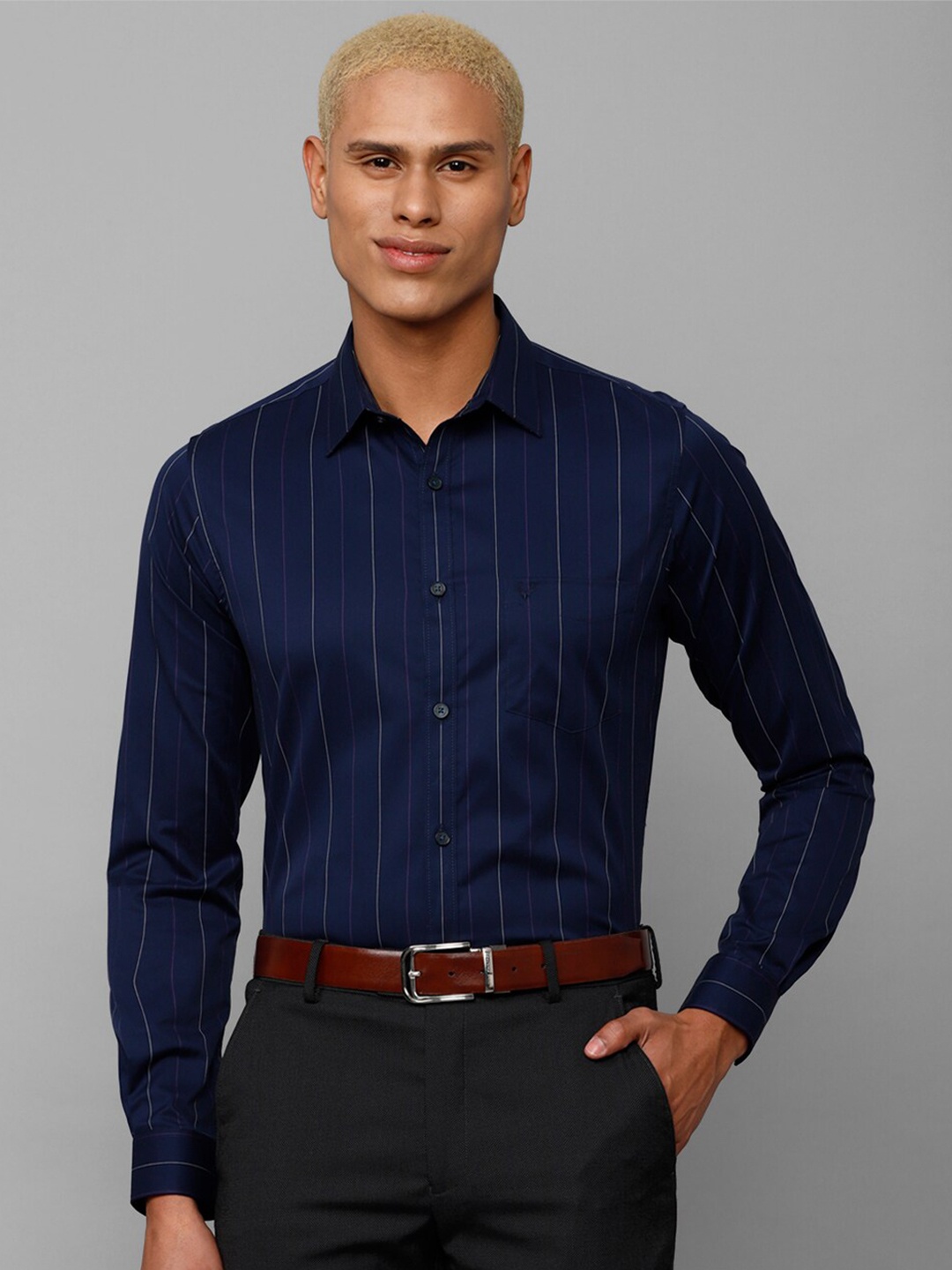 

Allen Solly Men Slim Fit Striped Formal Shirt, Navy blue