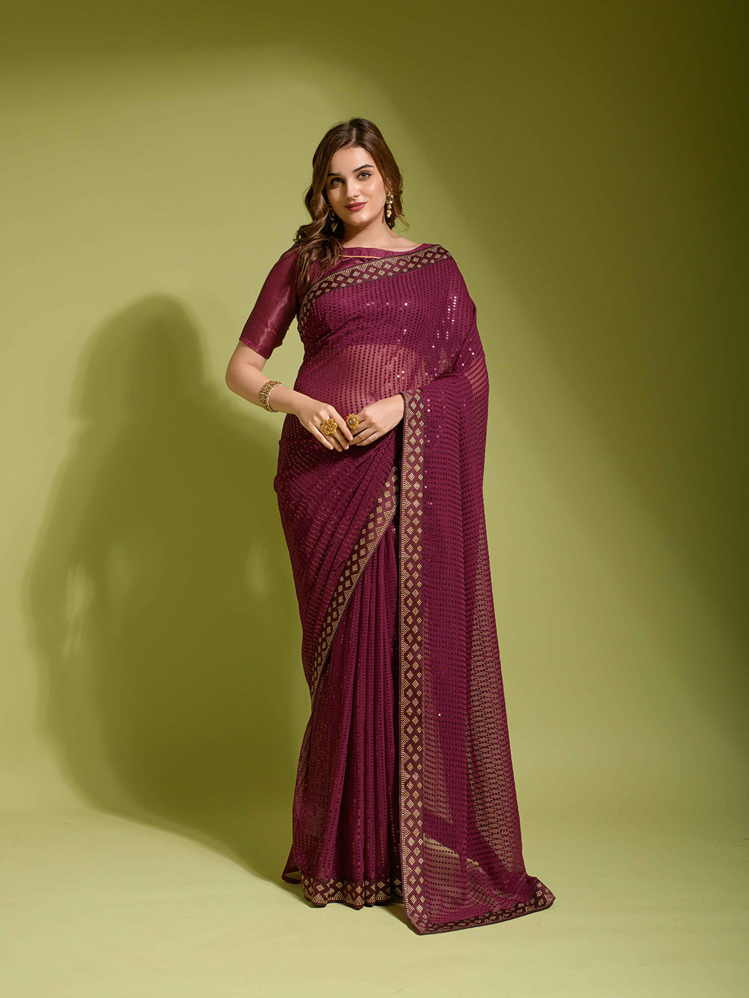 

Globon Impex Purple & Gold-Toned Sequinned Pure Georgette Saree