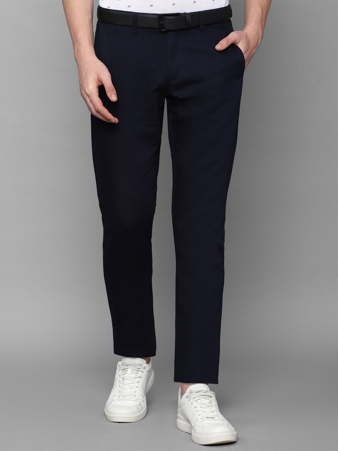 

Allen Solly Men Slim Fit Trousers, Navy blue
