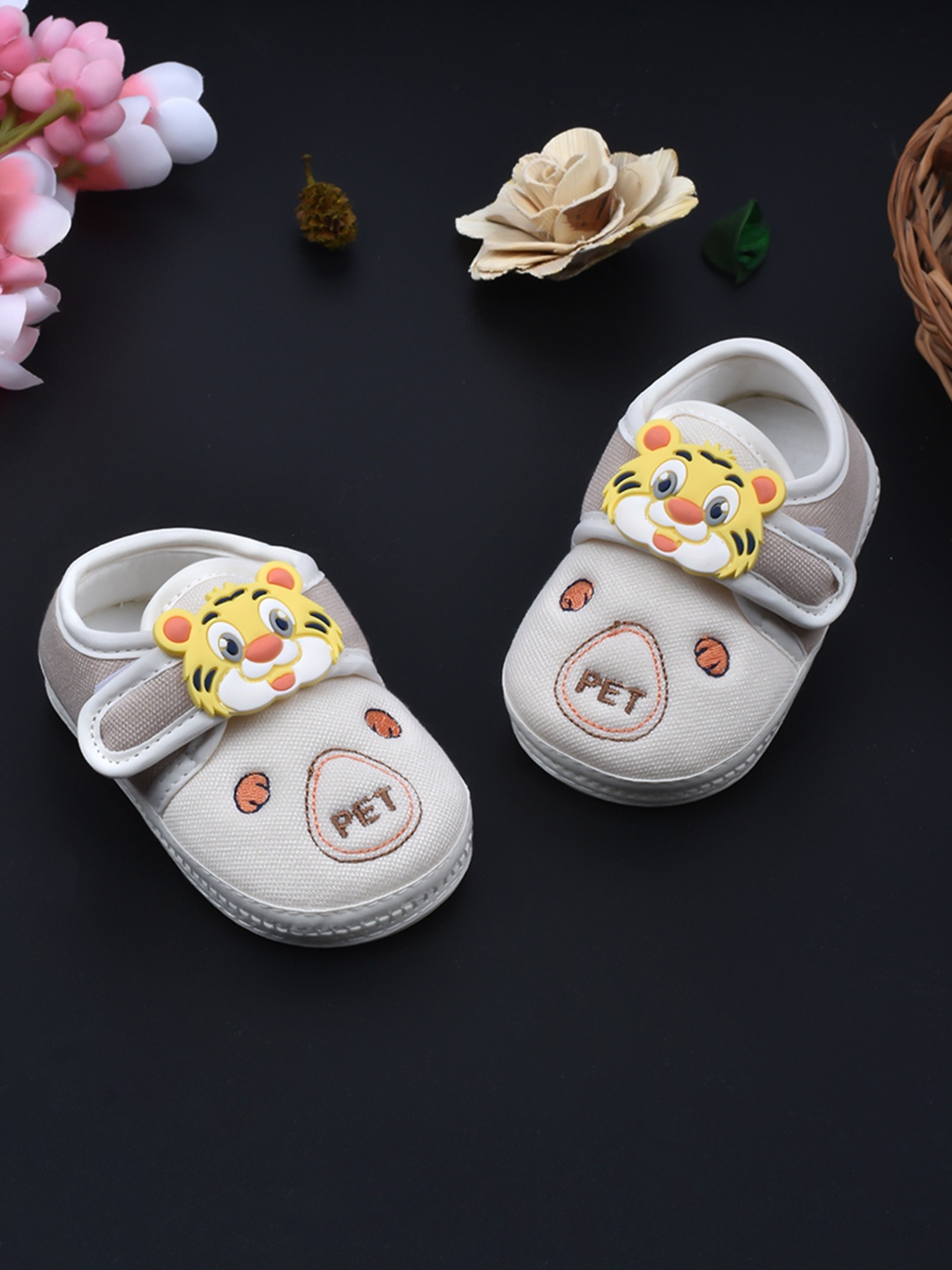 

FOOTPRINTS Kids Lion King Printed Slip-On Sneakers, Grey