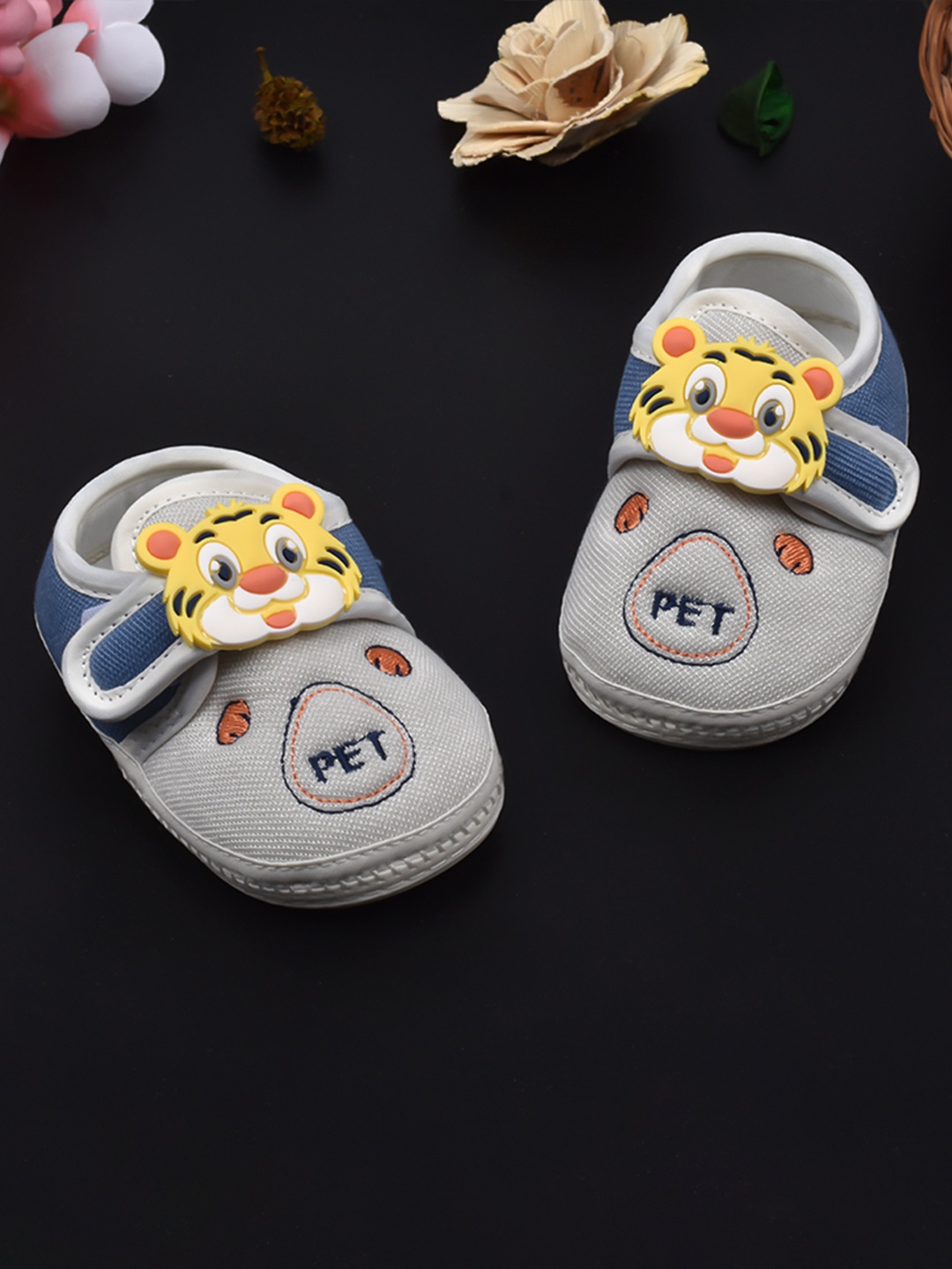 

FOOTPRINTS Kids Lion King Printed Slip-On Sneakers, Blue