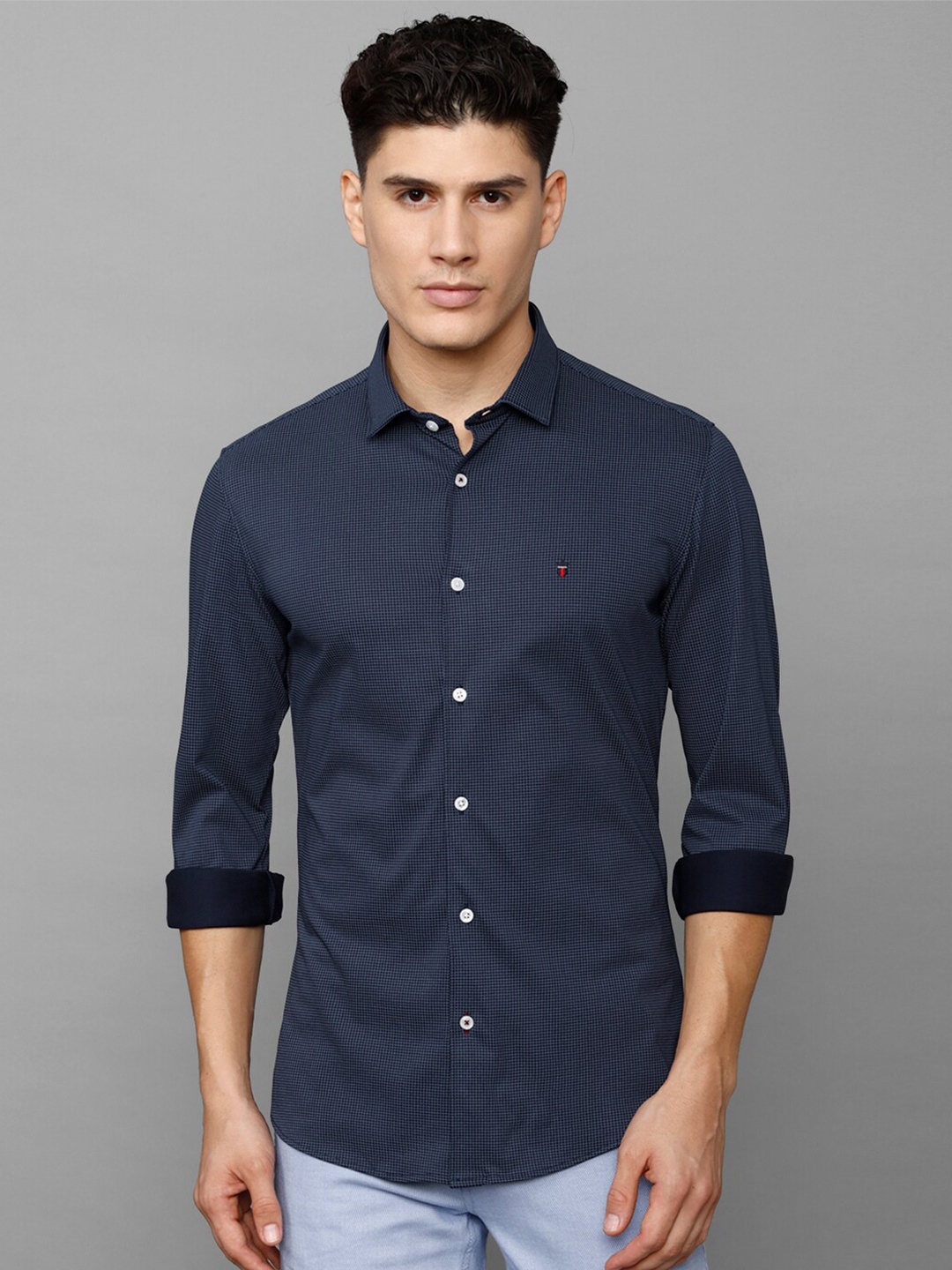 

Louis Philippe Sport Men Slim Fit Checked Pure Cotton Casual Shirt, Navy blue