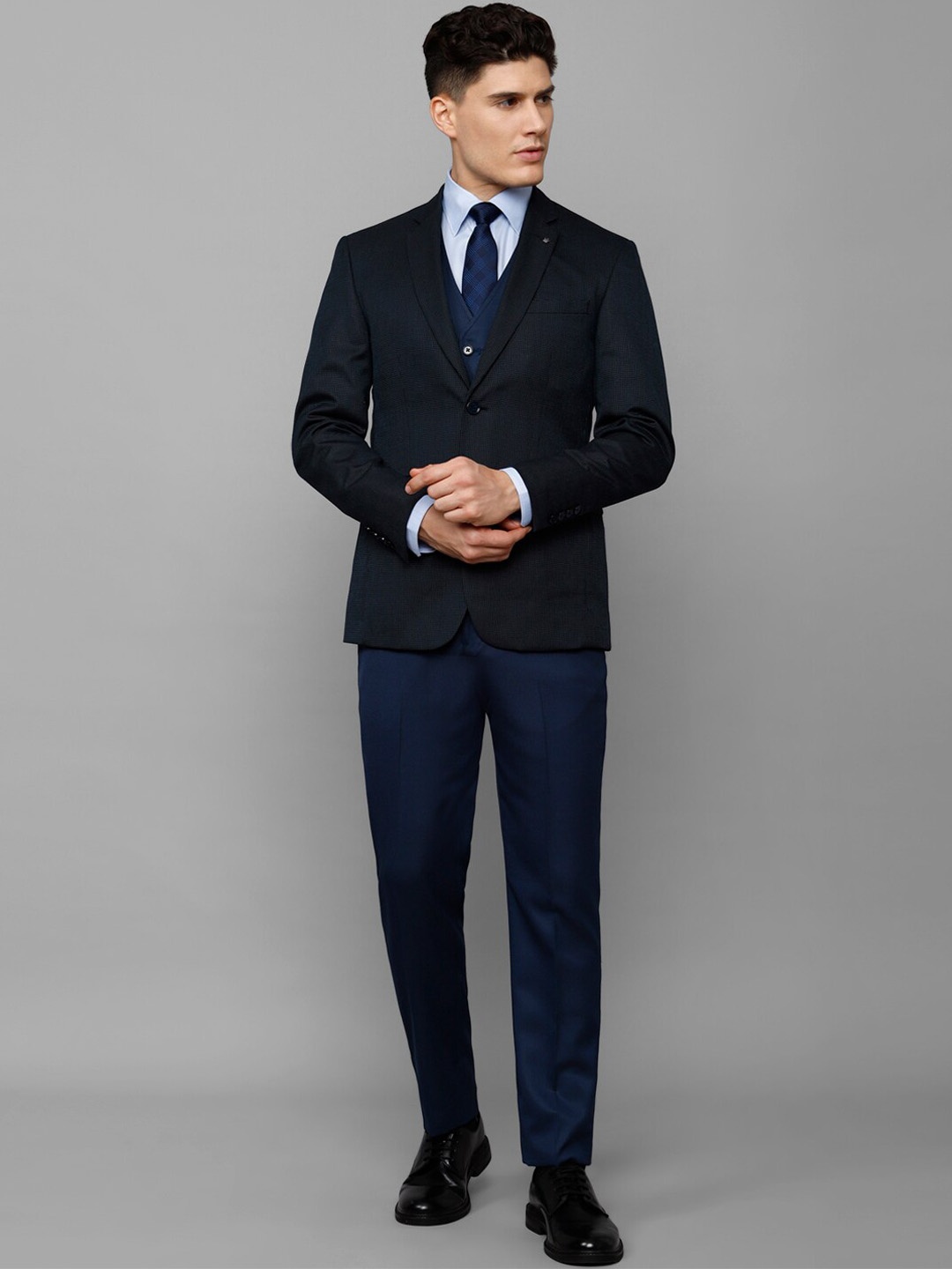 

Louis Philippe Men Slim-Fit Single-Breasted 4-Piece Suits, Navy blue