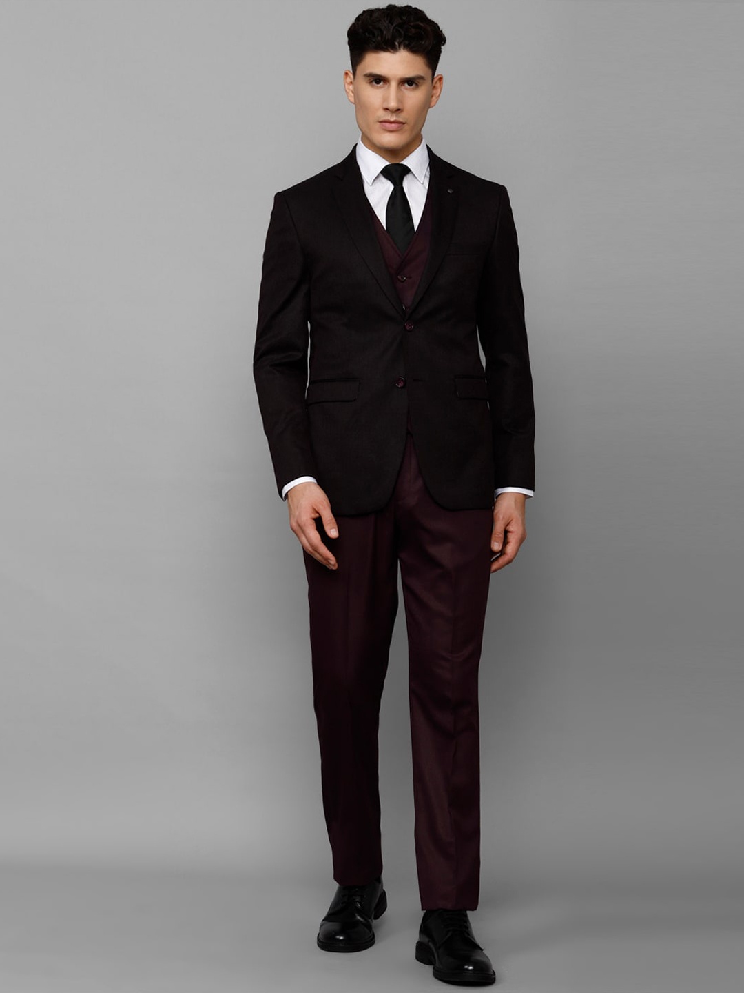 

Louis Philippe Men Slim-Fit Single-Breasted 4-Piece Formal Suit, Black