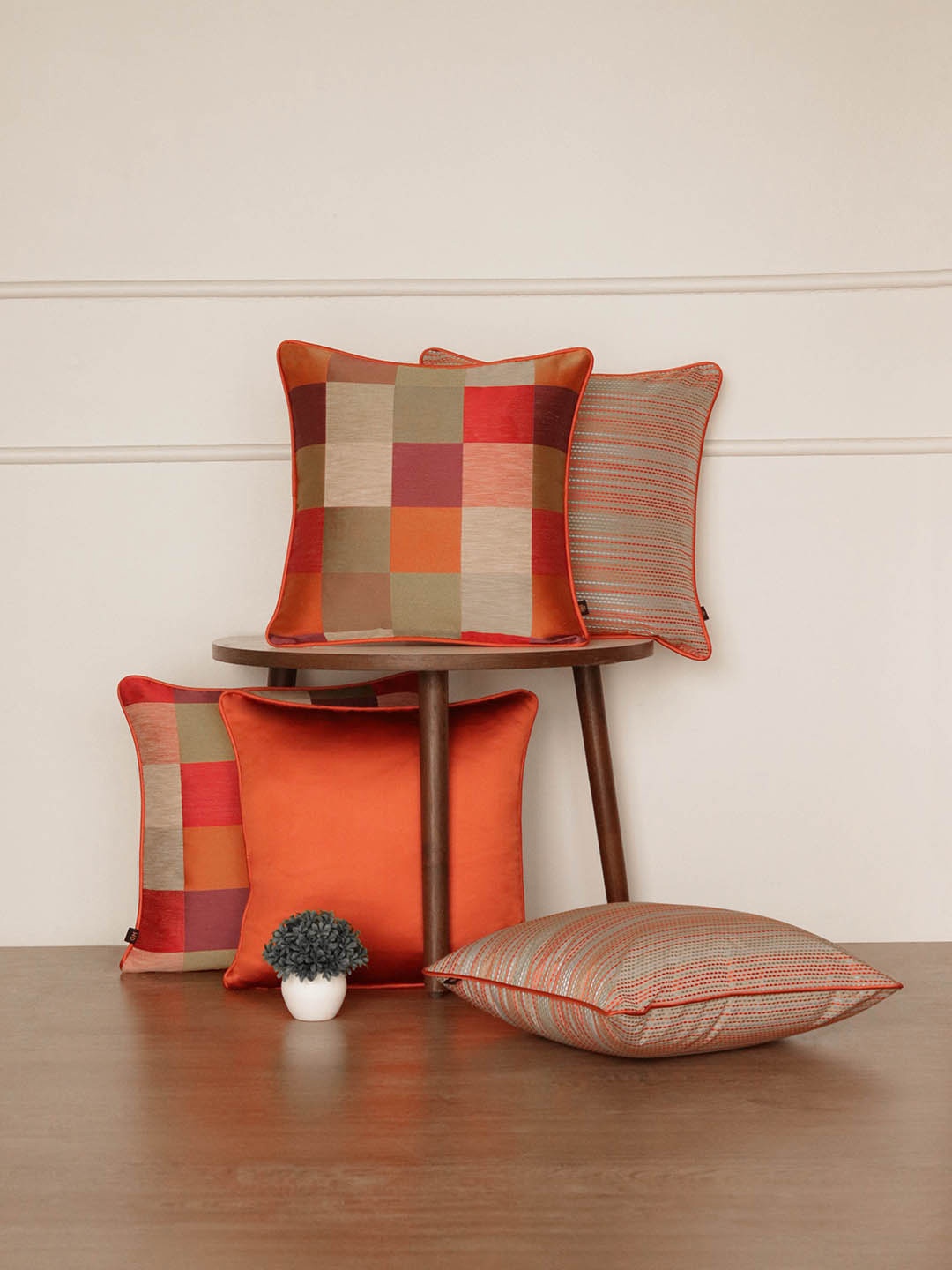 

GM Set of 5 Checked Square Cushion Covers, Red