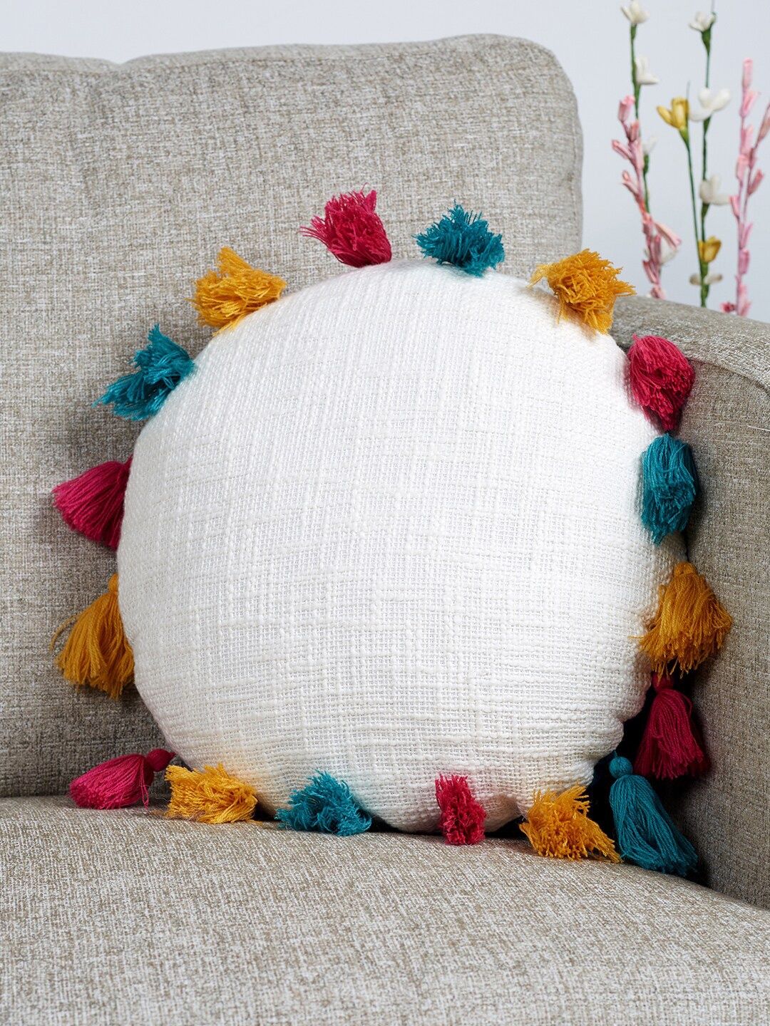 

HomeTown White & Blue Tasselled Round Cushion Cover