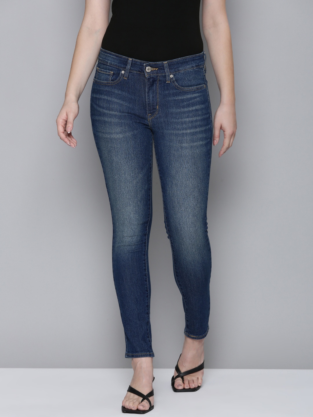

Levis Women 711 Skinny Fit Light Fade Jeans, Blue