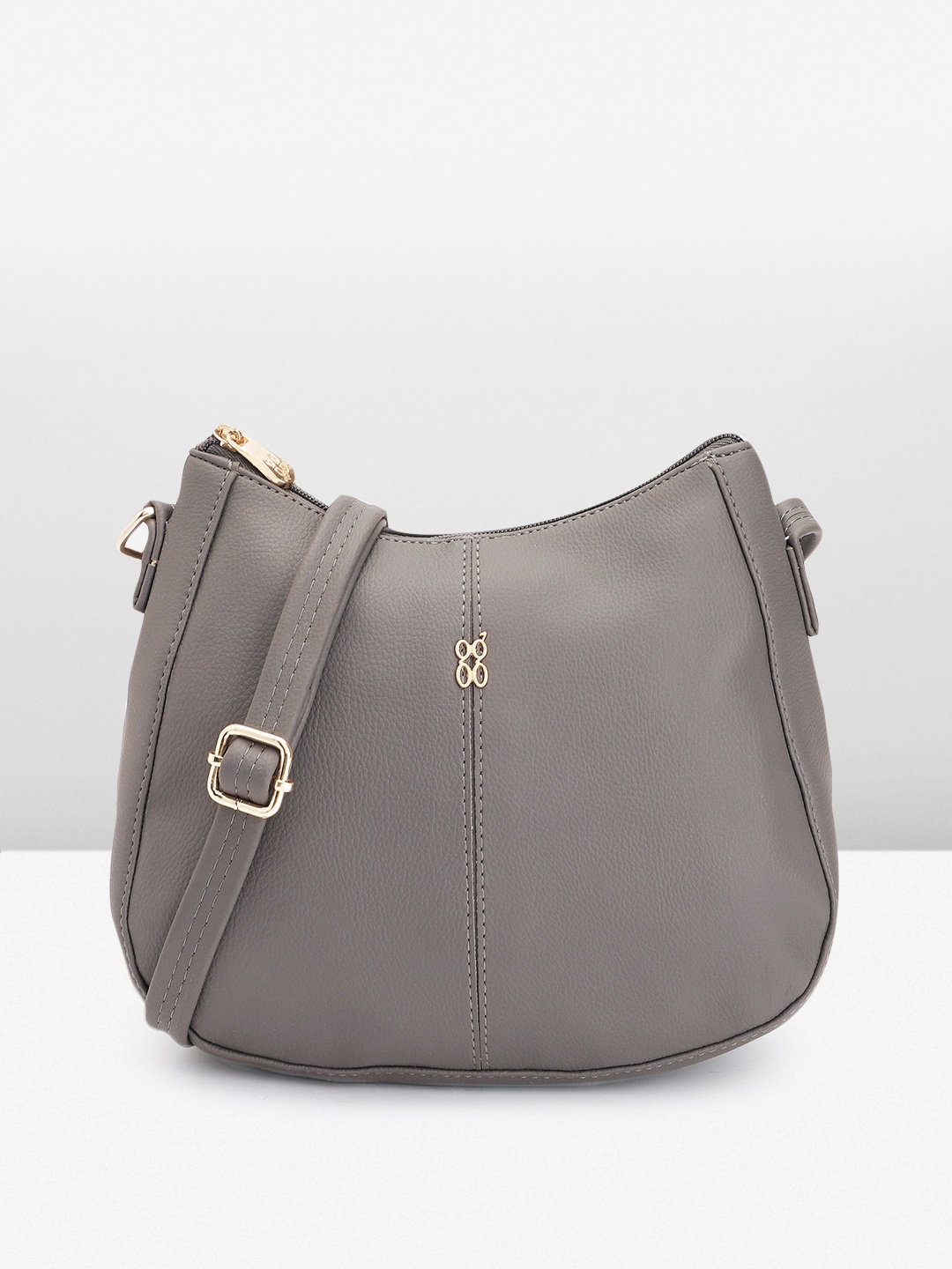 

Baggit Women Solid Sling Bag, Grey