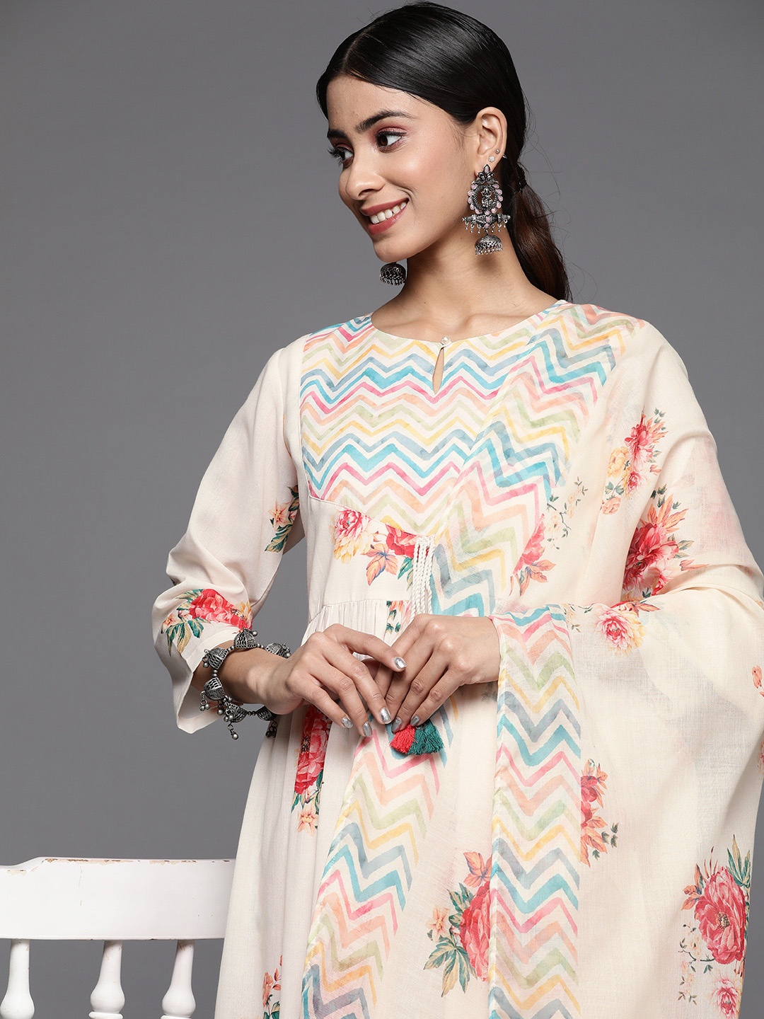 

Varanga Women Floral Printed Keyhole Neck Empire Kurta Set, Cream
