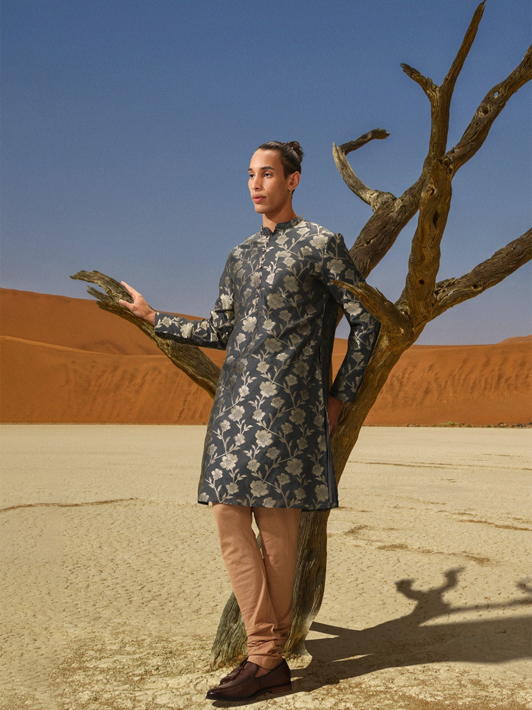 House of Pataudi Men Jashn Floral Zari Work Kurta with Churidar, Grey