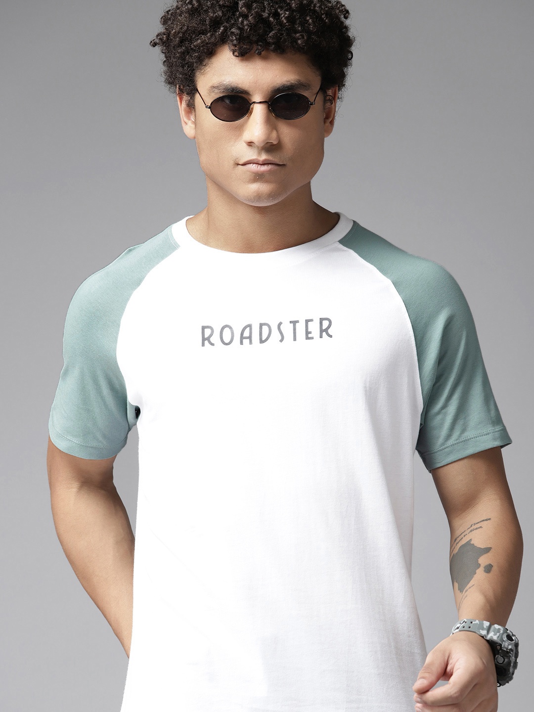 

The Roadster Lifestyle Co. Men Brand Logo Printed Pure Cotton T-shirt, White