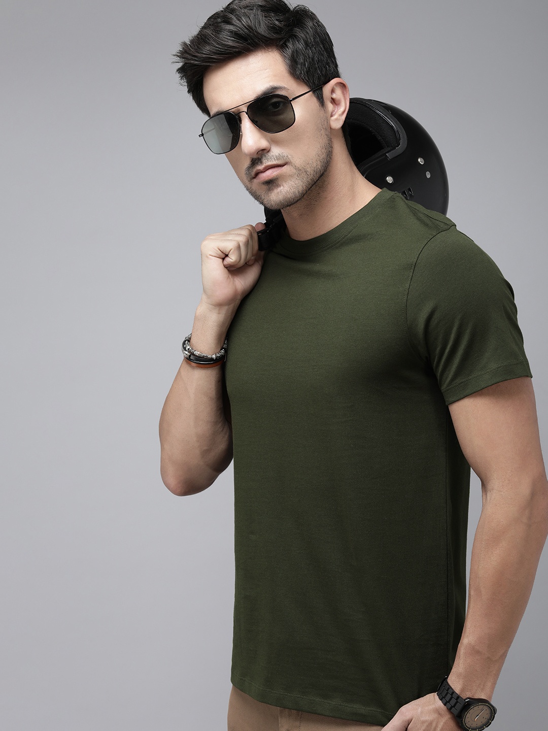 

The Roadster Lifestyle Co. Men Pure Cotton Round Neck T-shirt, Olive