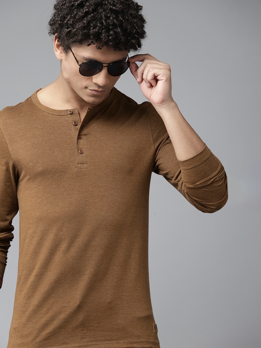 

The Roadster Lifestyle Co. Henley Neck Long Sleeves T-shirt, Brown