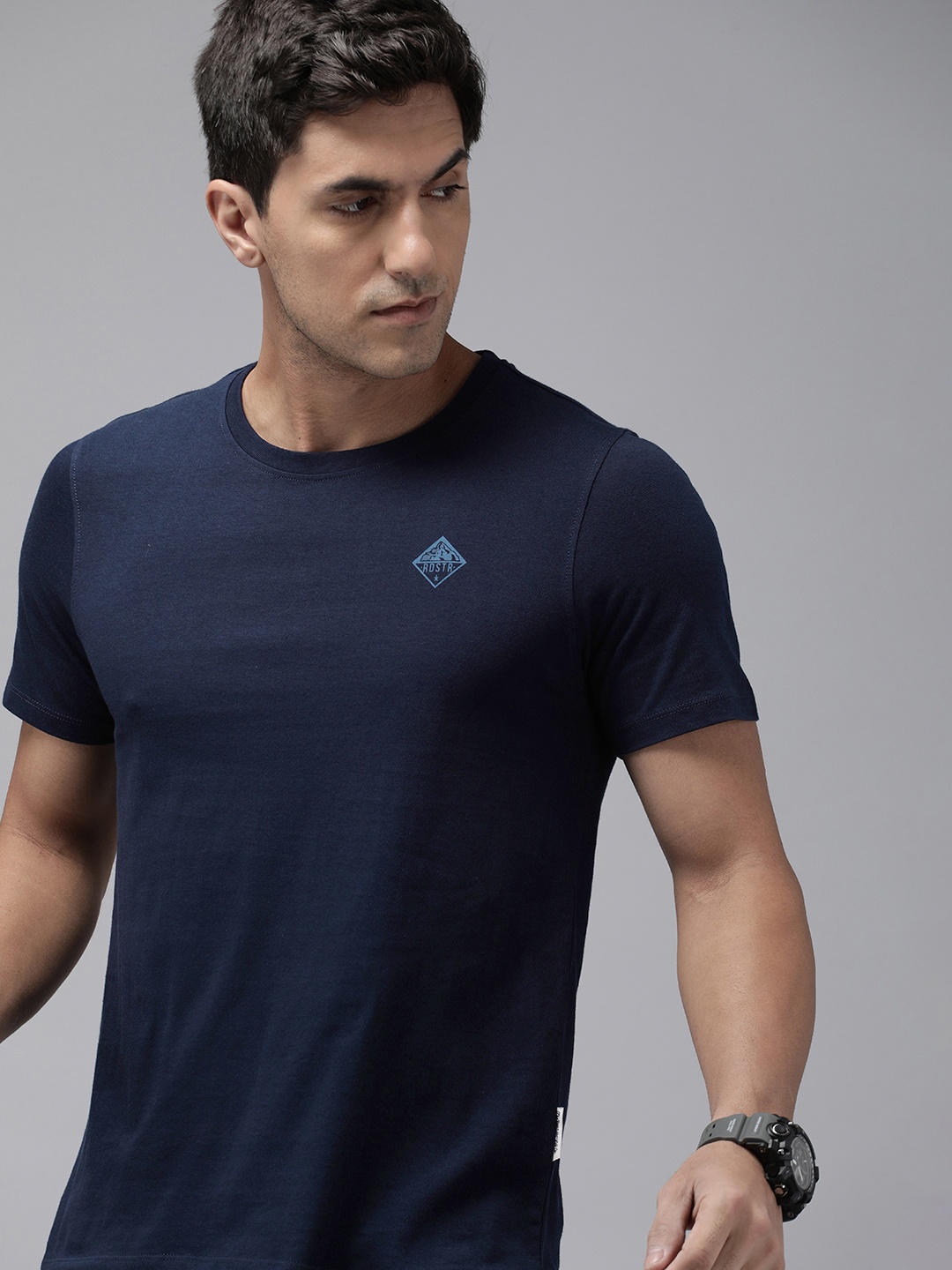 

The Roadster Lifestyle Co. Men Pure Cotton Solid Round Neck T-shirt, Navy blue