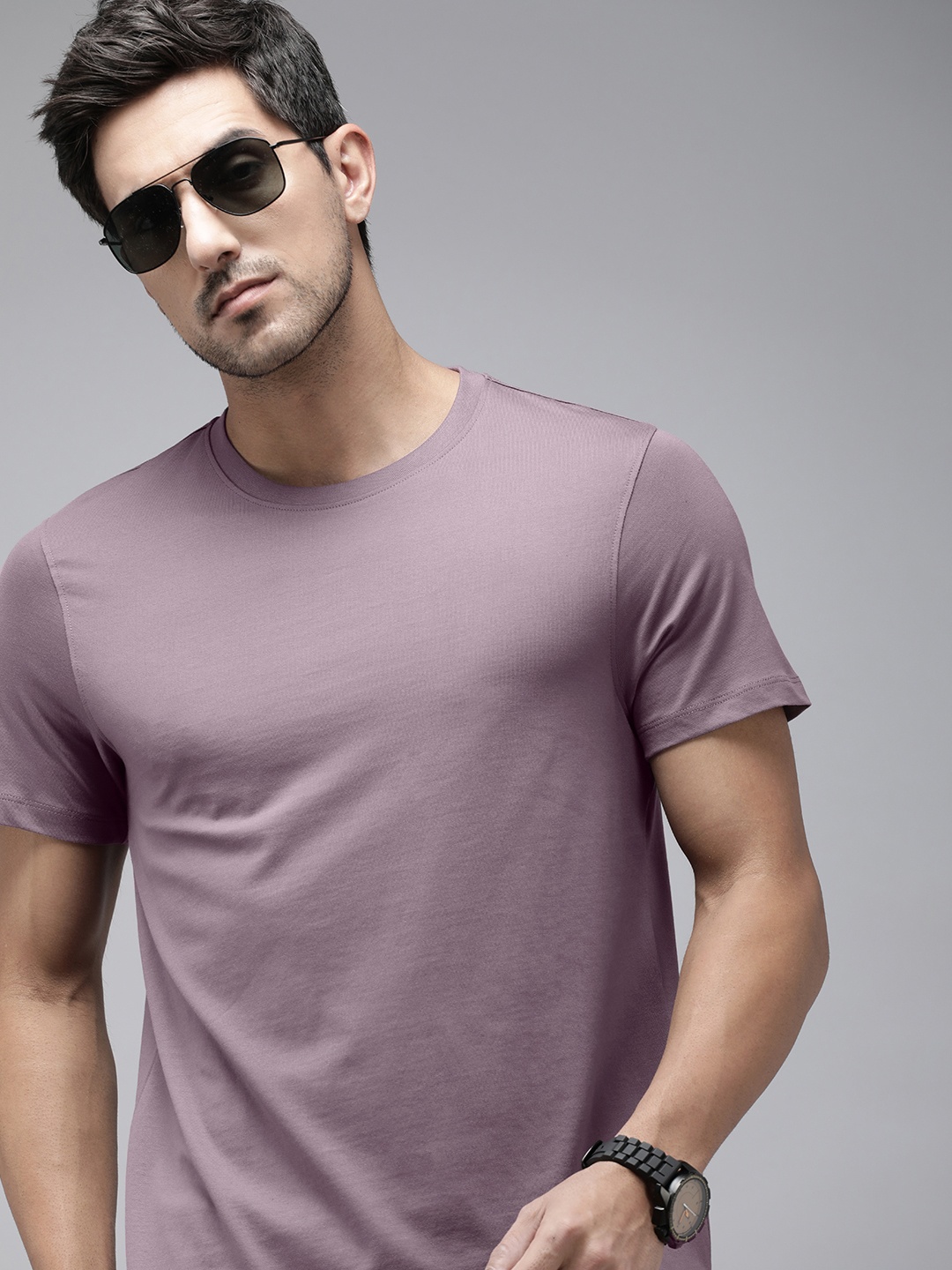 

The Roadster Lifestyle Co. Men Solid Pure Cotton T-shirt, Mauve