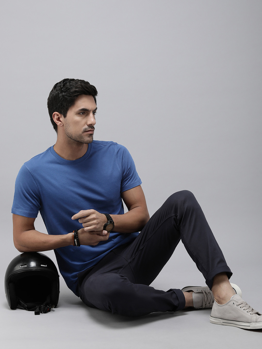 

The Roadster Lifestyle Co. Men Solid Pure Cotton T-shirt, Blue