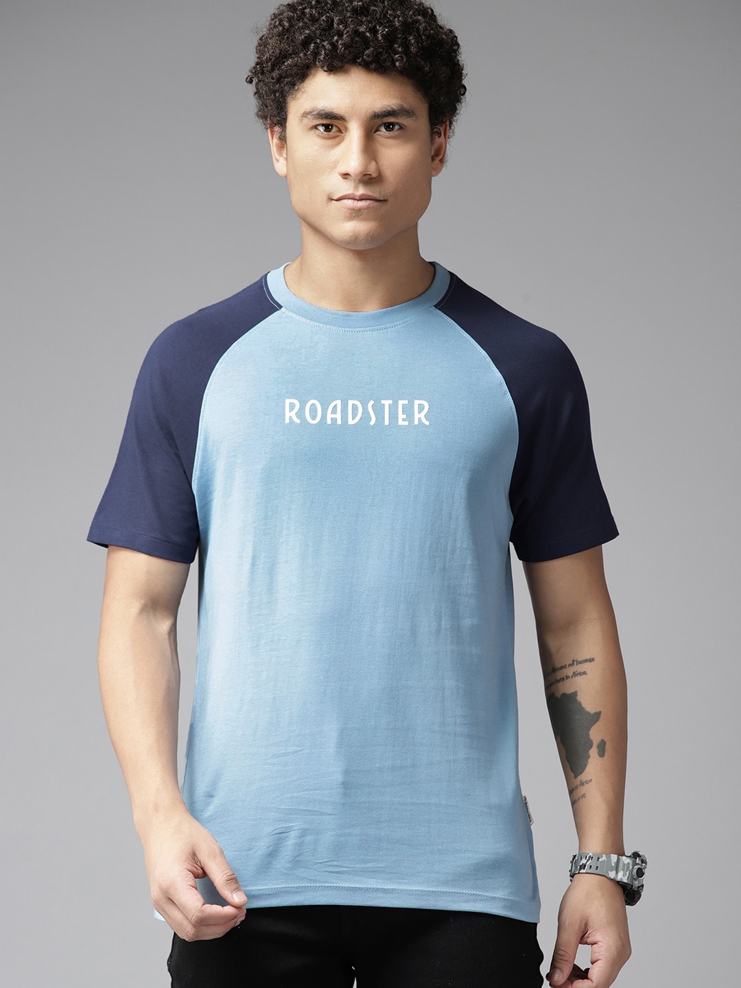 

The Roadster Lifestyle Co. Men Brand Logo Printed Pure Cotton T-shirt, Blue