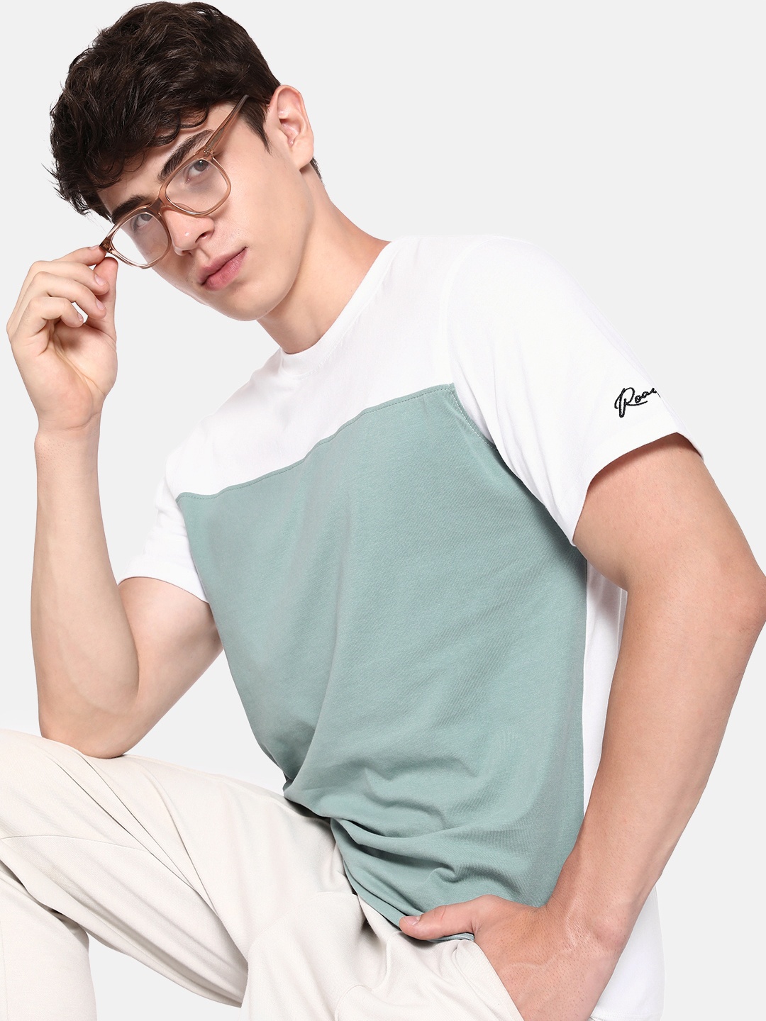 

The Roadster Lifestyle Co. Men Snow White Pure Cotton Patched & Panelled T-shirt