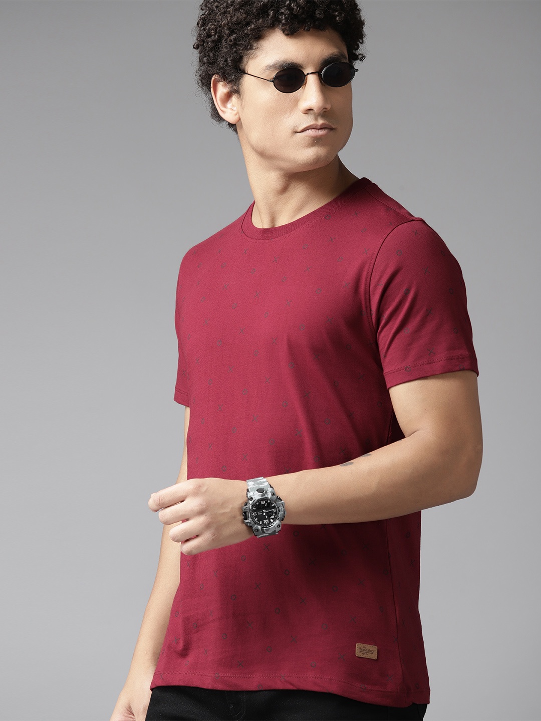 

The Roadster Lifestyle Co. Men Printed Pure Cotton T-shirt, Maroon