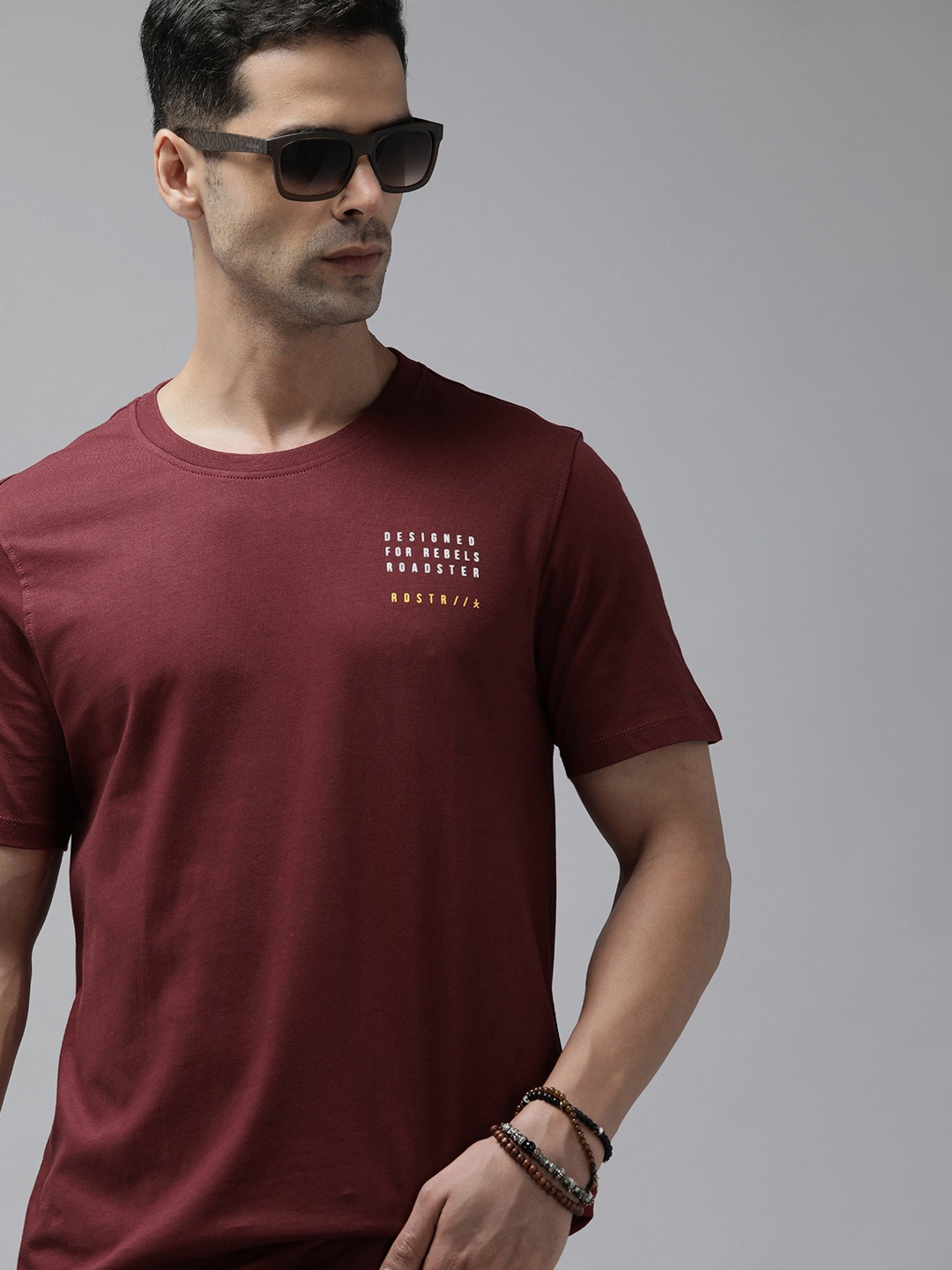 

The Roadster Lifestyle Co. Men Solid Pure Cotton Round Neck T-shirt, Maroon