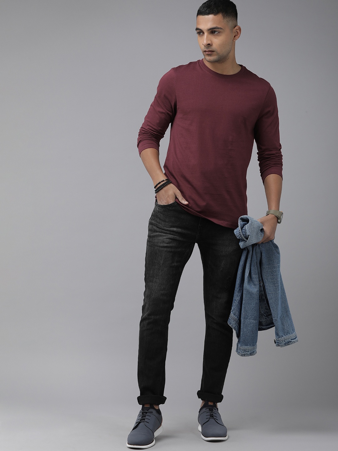 

The Roadster Lifestyle Co. Men Pure Cotton Solid Long Sleeves T-shirt, Maroon