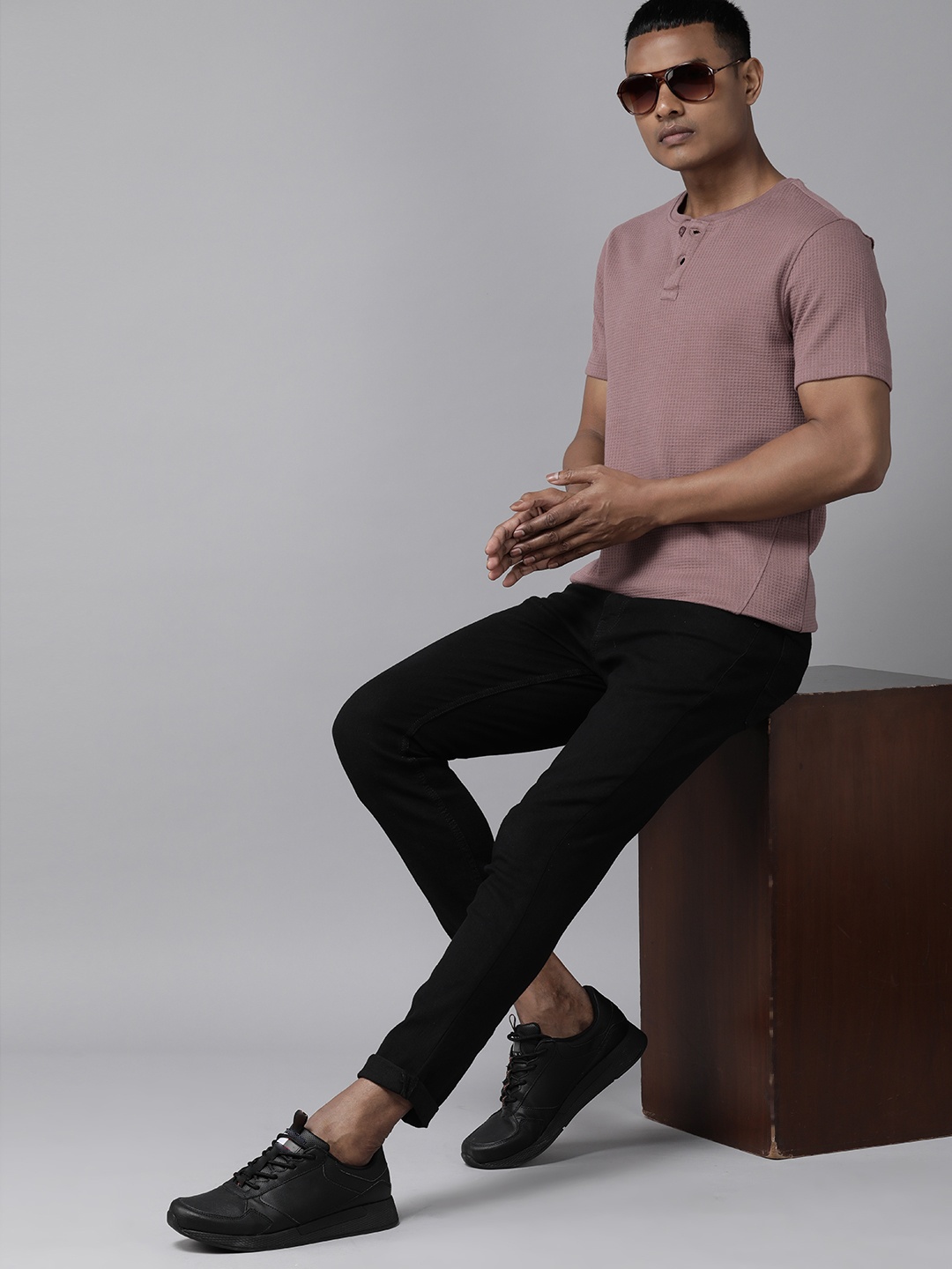 

The Roadster Lifestyle Co. Textured Regular Fit T-shirt, Mauve