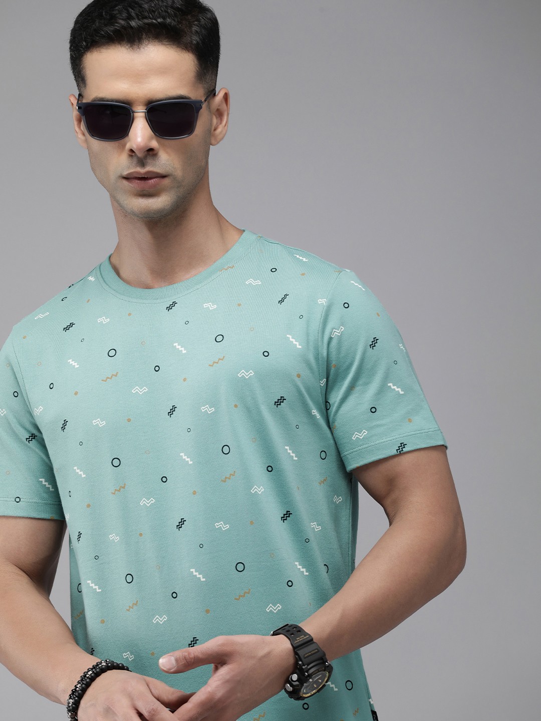 

The Roadster Lifestyle Co. Men Pure Cotton Geometric Printed T-shirt, Sea green