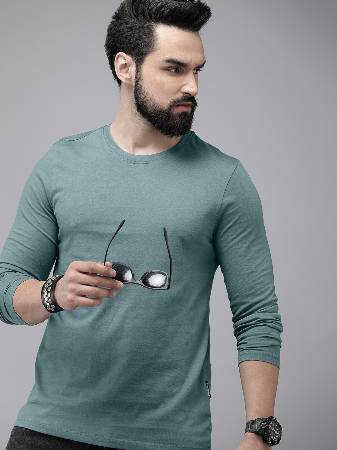 

The Roadster Lifestyle Co. Men Pure Cotton Solid Round Neck T-shirt, Green