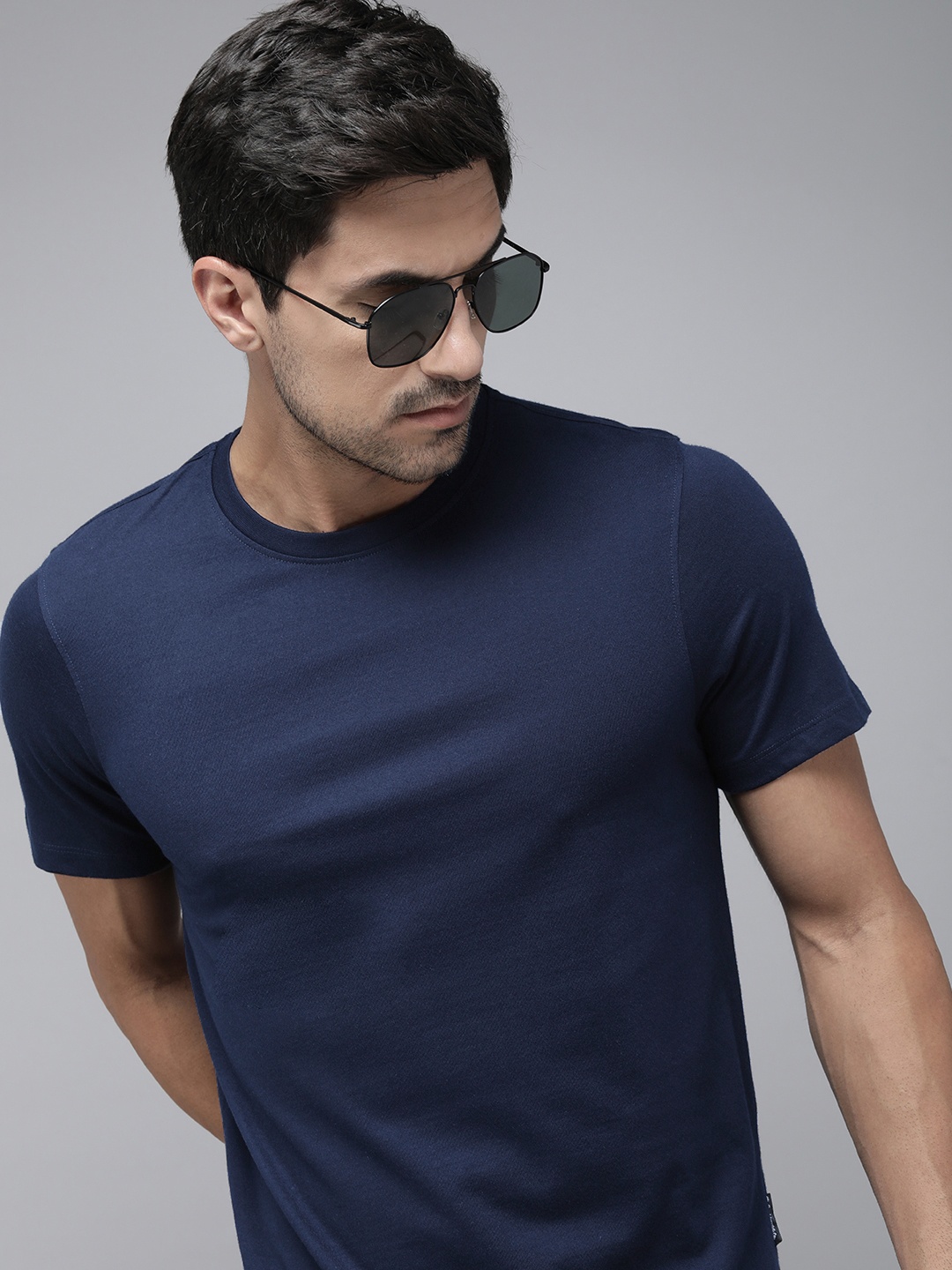 

The Roadster Lifestyle Co. Men Pure Cotton Round Neck T-shirt, Navy blue