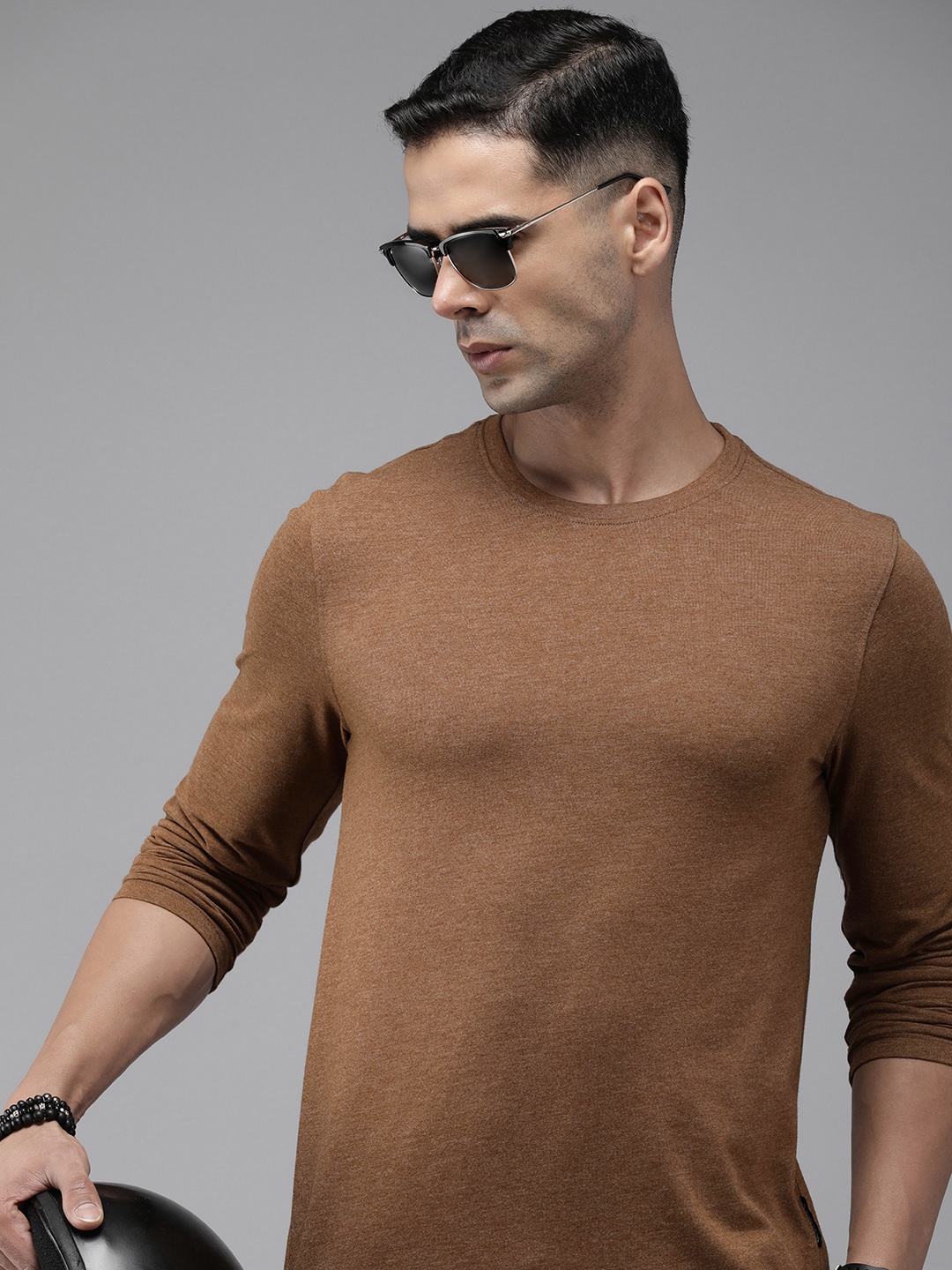 

The Roadster Lifestyle Co. Men Solid Long Sleeves Round Neck Casual T-shirt, Brown