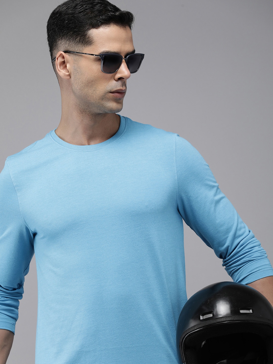 

The Roadster Lifestyle Co. Men Solid Long Sleeves Round Neck Casual T-shirt, Blue
