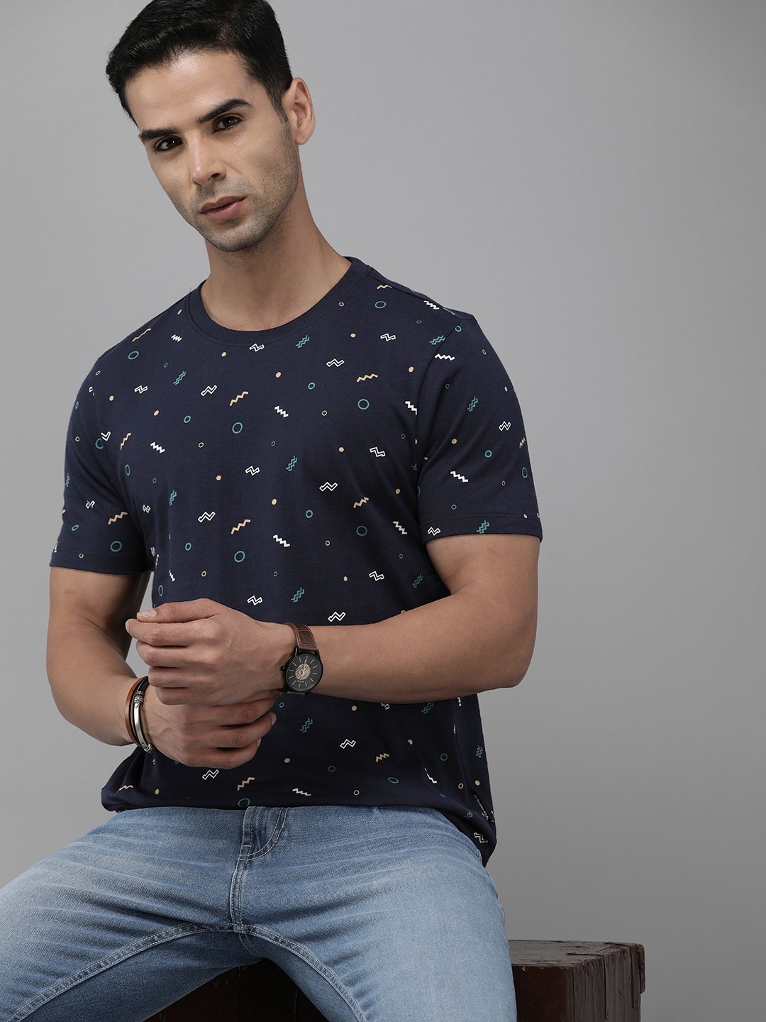 

The Roadster Lifestyle Co. Men Geometric Printed Pure Cotton T-shirt, Navy blue