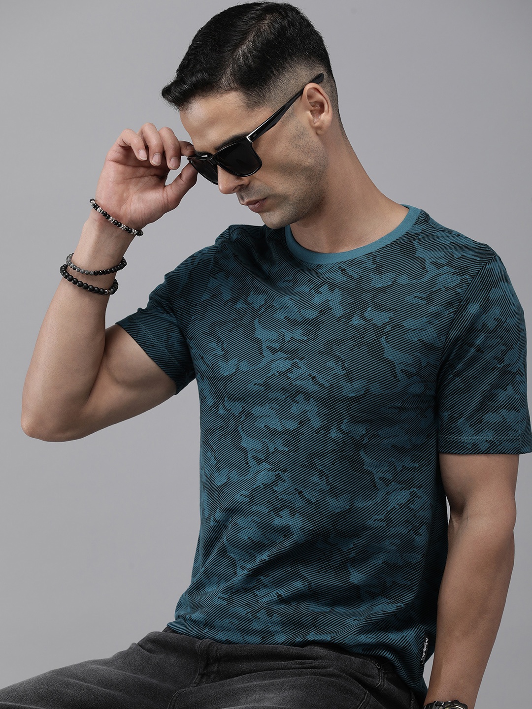 

The Roadster Lifestyle Co. Men Pure Cotton Abstract Printed T-shirt, Teal